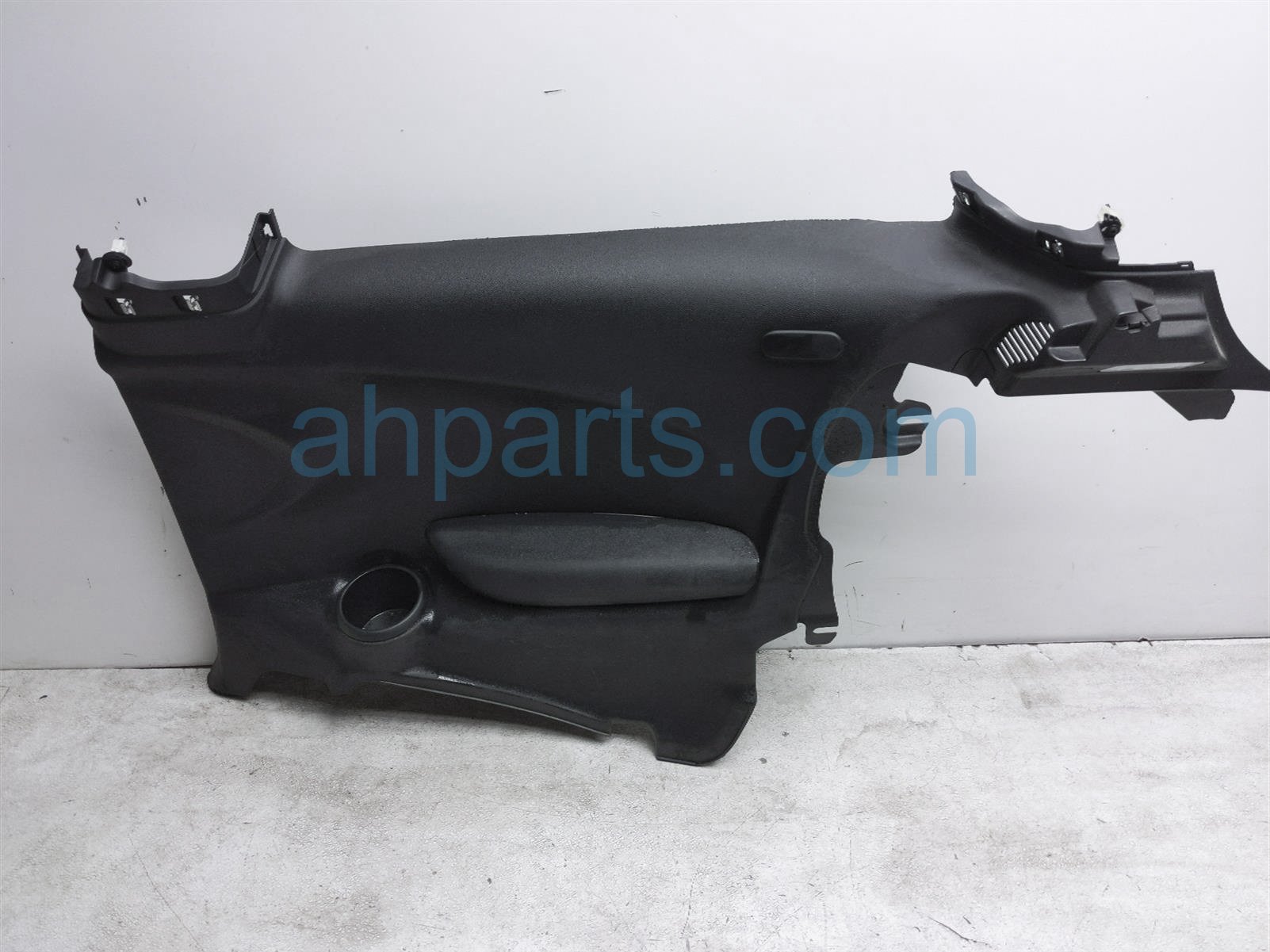 $70 BMW RH QUARTER PANEL TRIM - BLACK $70 BMW RH QUARTER PANEL TRIM - BLACK