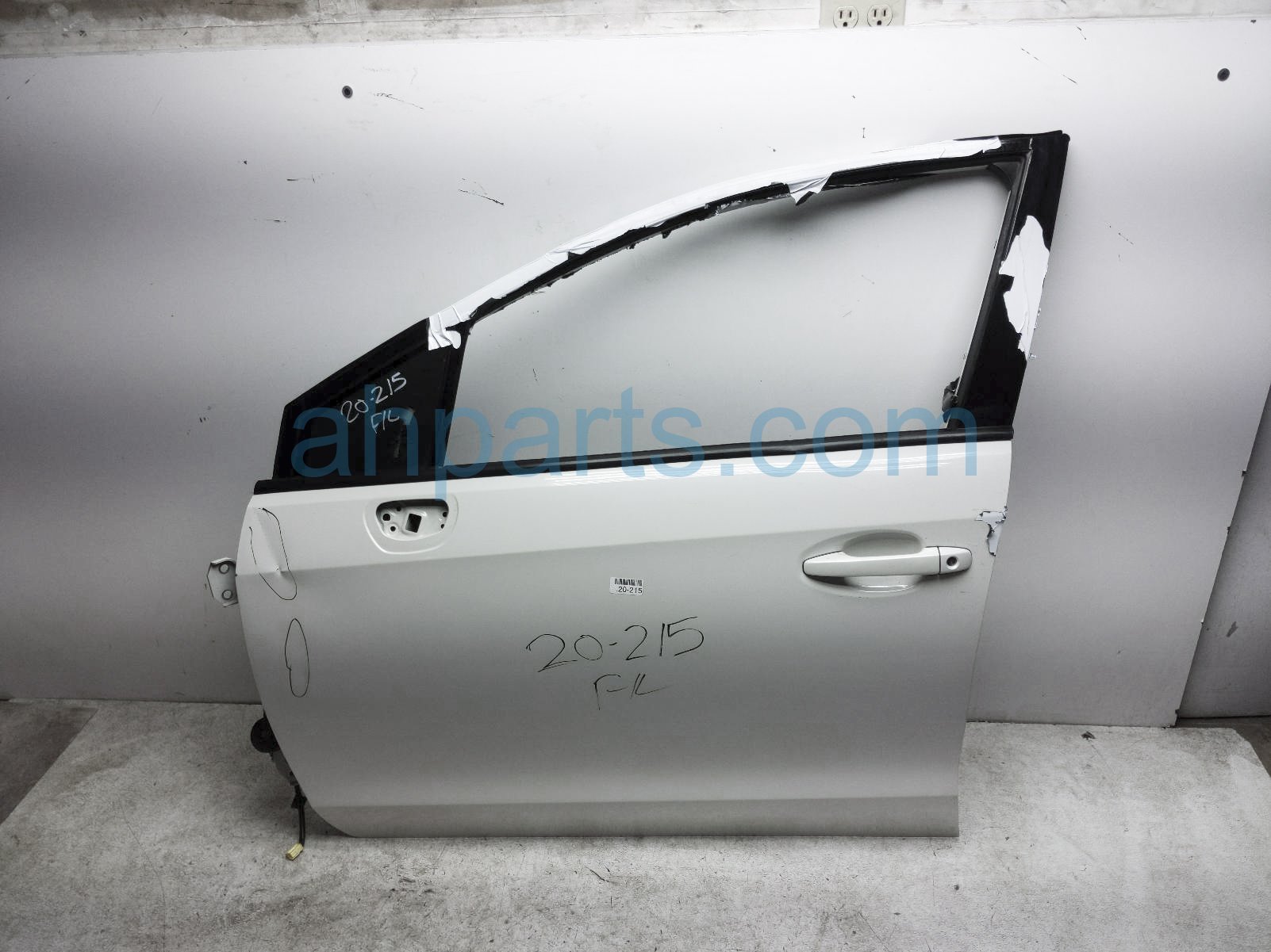 $189 Subaru FR/LH DOOR - WHITE - SHELL - 2 DENTS $189 Subaru FR/LH DOOR - WHITE - SHELL - 2 DENTS
