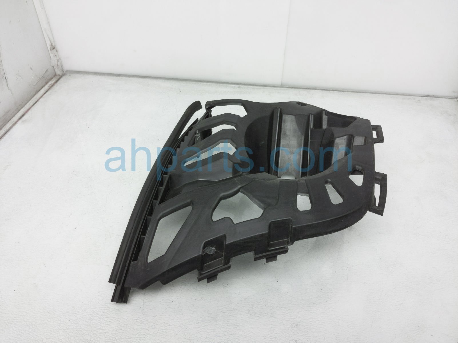 Sold 2016 Bmw Mini Ht Passenger Fog Light Support Bracket 51-11-4-824-422