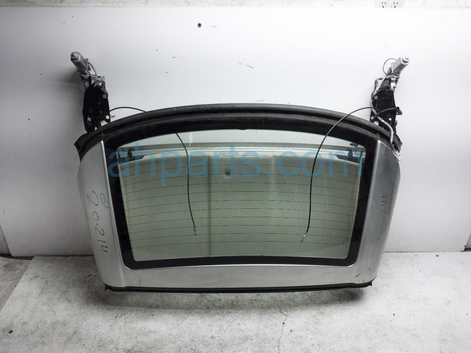 $300 Lexus ROOF PANEL & BACK GLASS ASSY -SILVER