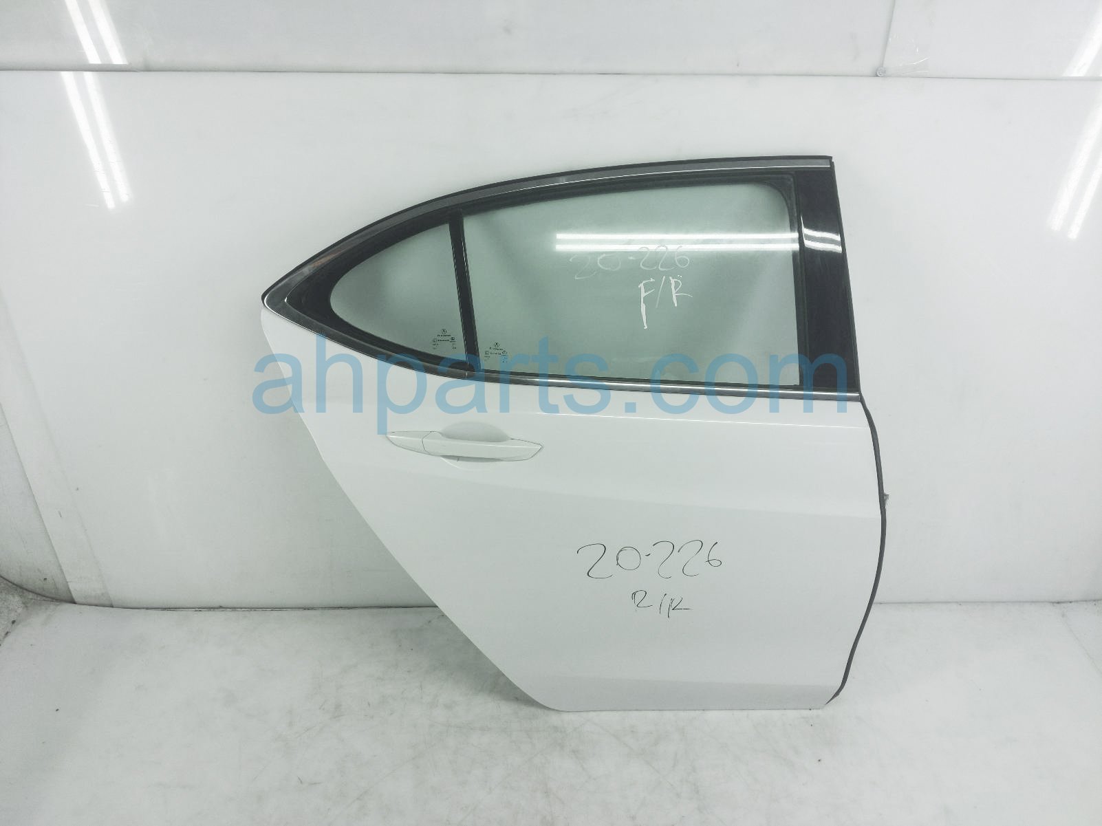 $399 Acura RR/RH DOOR - WHITE - NO INSIDE TRIM $399 Acura RR/RH DOOR - WHITE - NO INSIDE TRIM