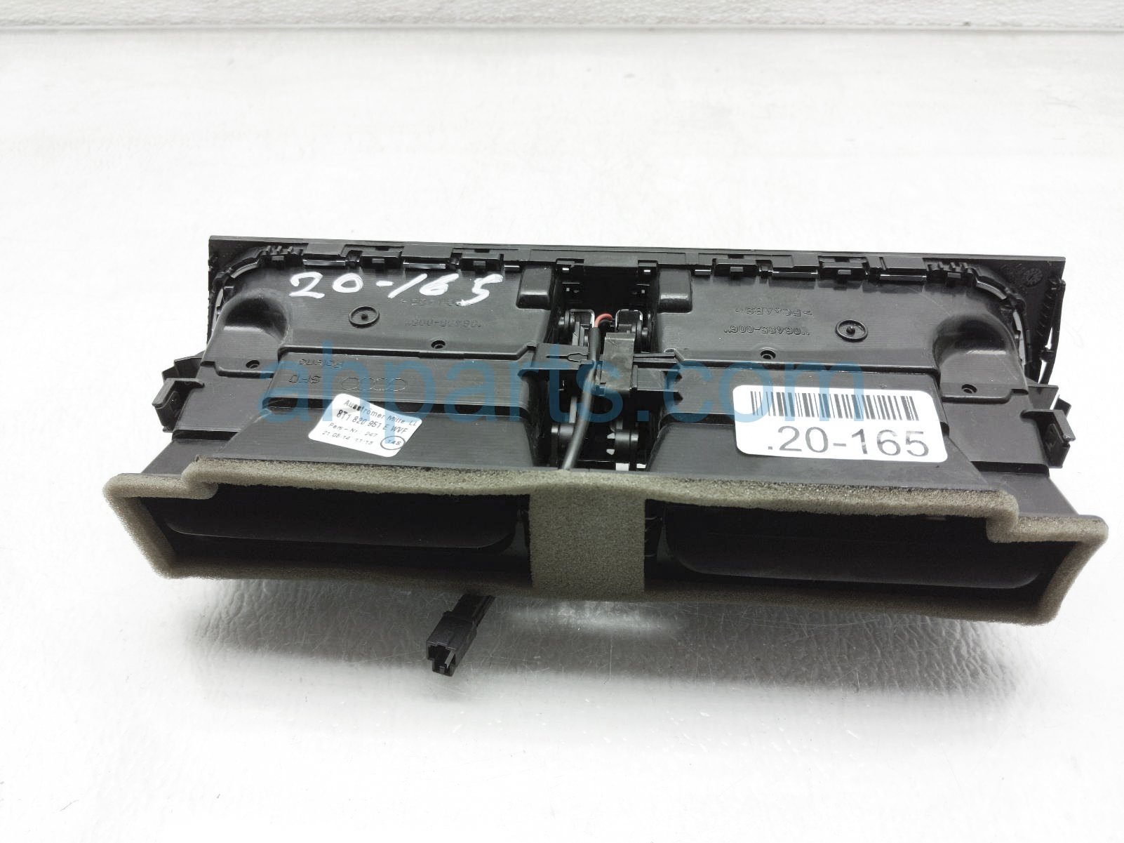 $34 Audi DASHBOARD AIR VENT