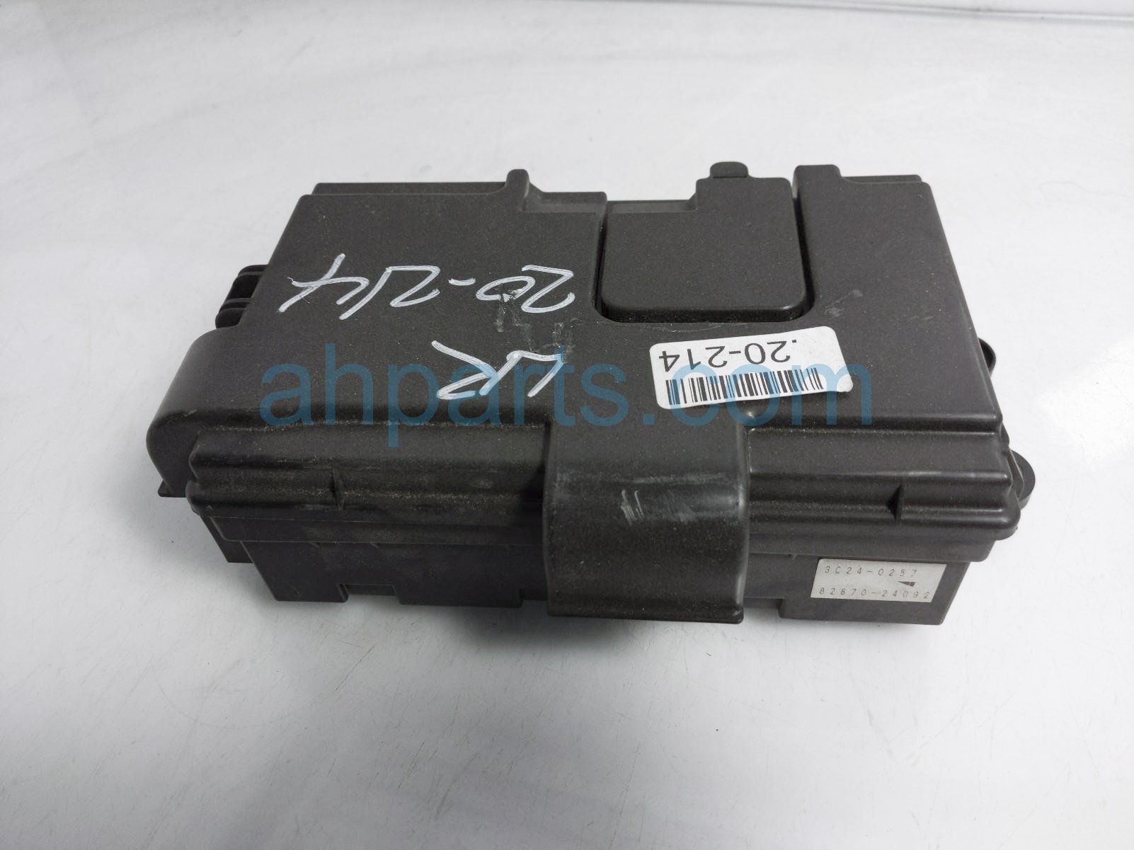 $39 Lexus RR TRUNK FUSE BOX POWER DISTRIBUTION $39 Lexus RR TRUNK FUSE BOX POWER DISTRIBUTION