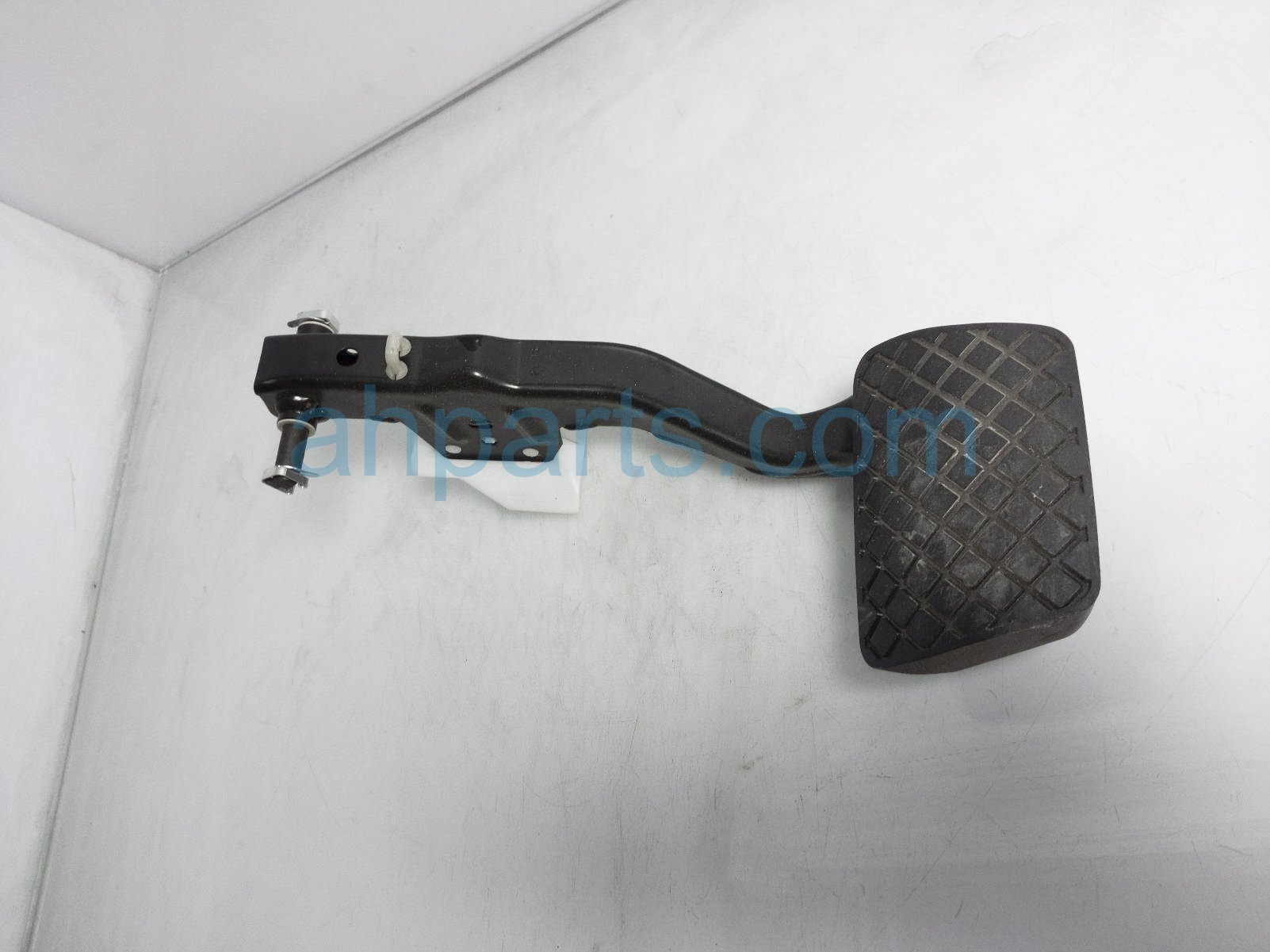 $20 Audi BRAKE PEDAL ASSY $20 Audi BRAKE PEDAL ASSY