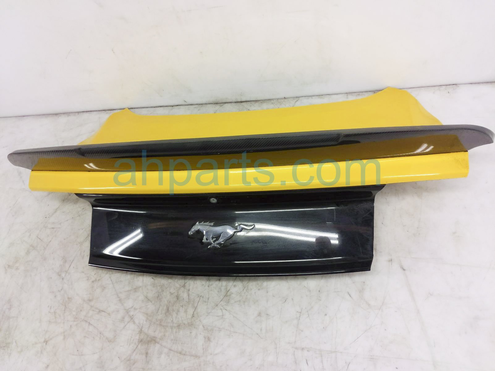 $350 Ford TRUNK / DECKLID - YELLOW - SEE NOTES $350 Ford TRUNK / DECKLID - YELLOW - SEE NOTES