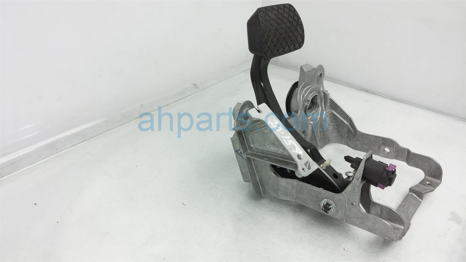 $35 Audi BRAKE PEDAL ASSEMBLY $35 Audi BRAKE PEDAL ASSEMBLY