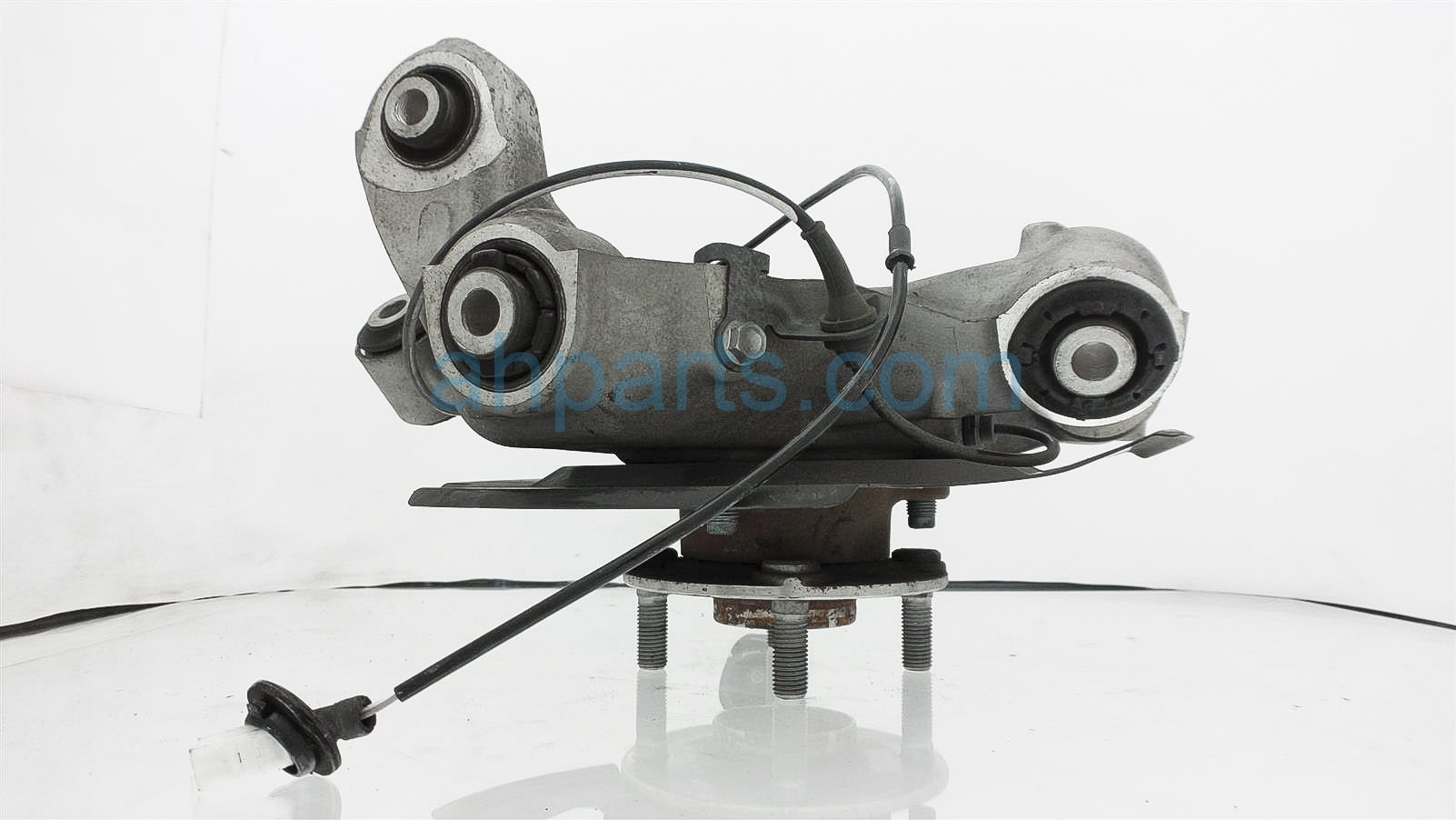 $115 Mazda RR/RH SPINDLE KNUCKLE HUB