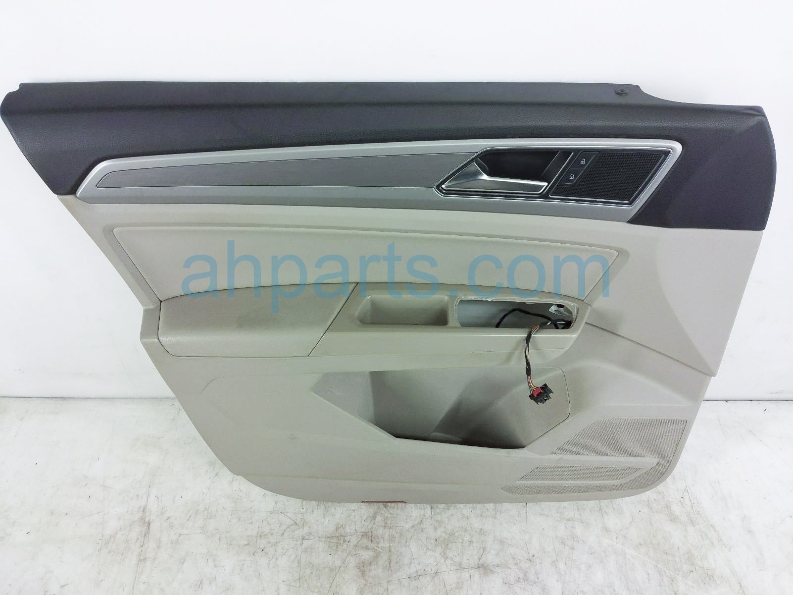 $75 Volkswagen FR/LH INTERIOR DOOR PANEL - GREY* $75 Volkswagen FR/LH INTERIOR DOOR PANEL - GREY*