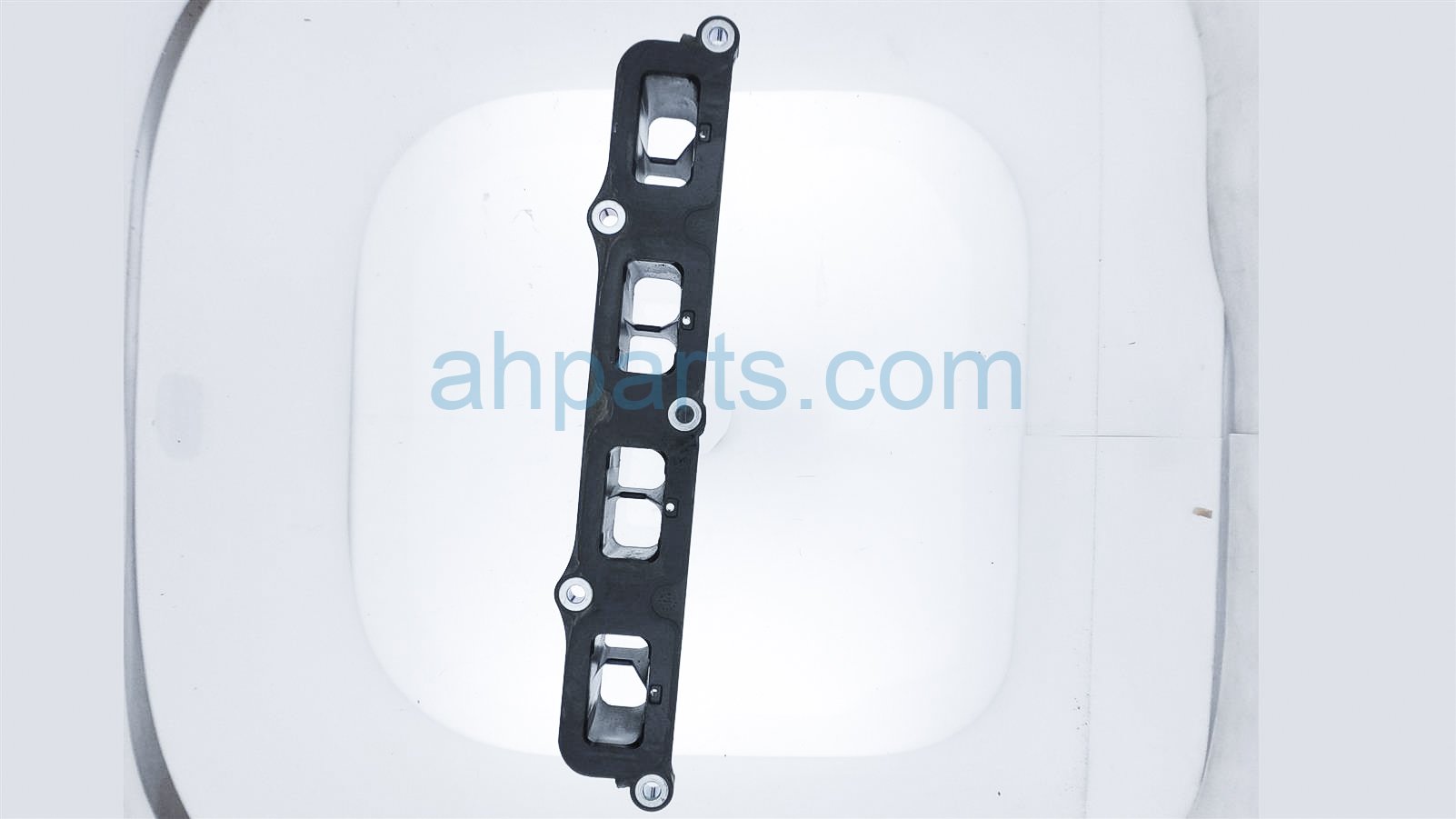 $20 Nissan LOWER INTAKE MANIFOLD PORT - 2.5L $20 Nissan LOWER INTAKE MANIFOLD PORT - 2.5L