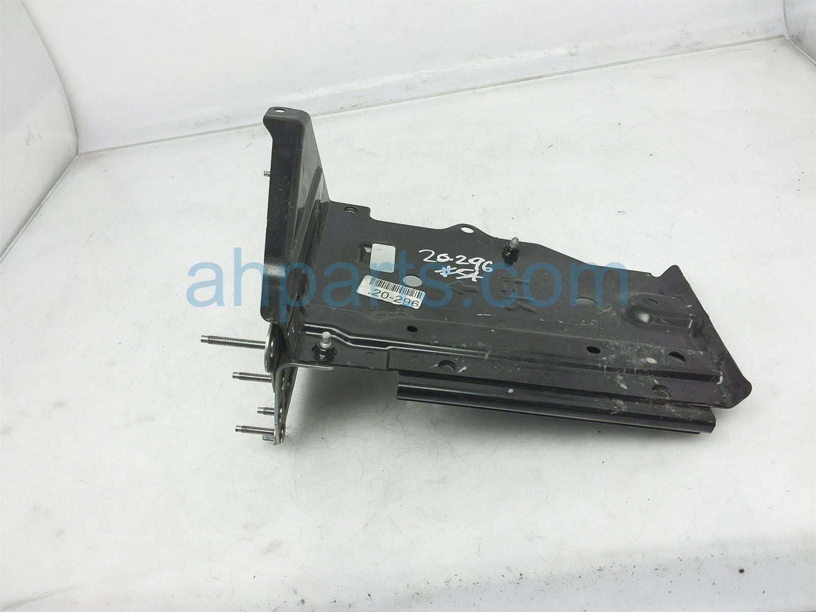 $19 Nissan BATTERY TRAY ASSY