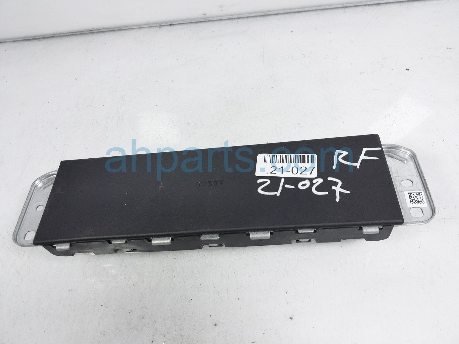 $50 BMW RH PASSENGER KNEE AIRBAG $50 BMW RH PASSENGER KNEE AIRBAG