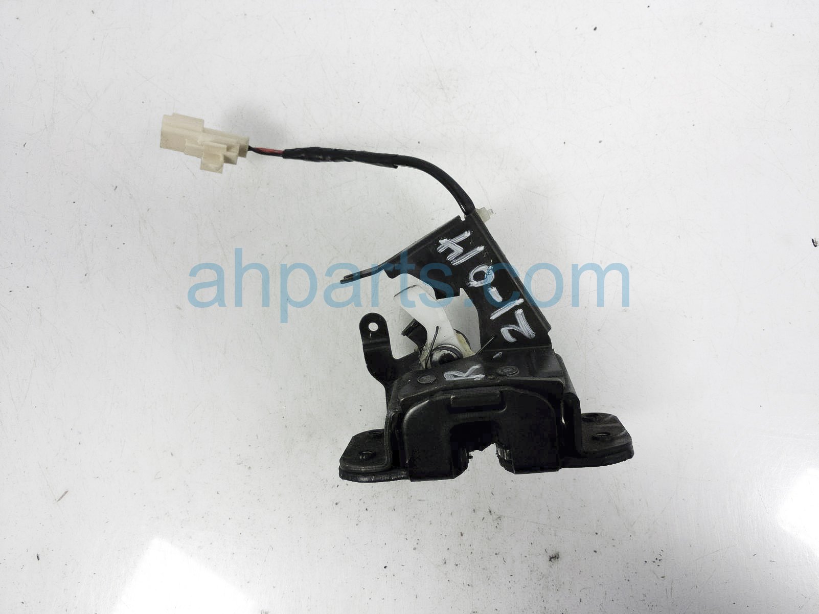 $29 Mazda RR/RH LOWER DOOR LOCK LATCH ASSY $29 Mazda RR/RH LOWER DOOR LOCK LATCH ASSY