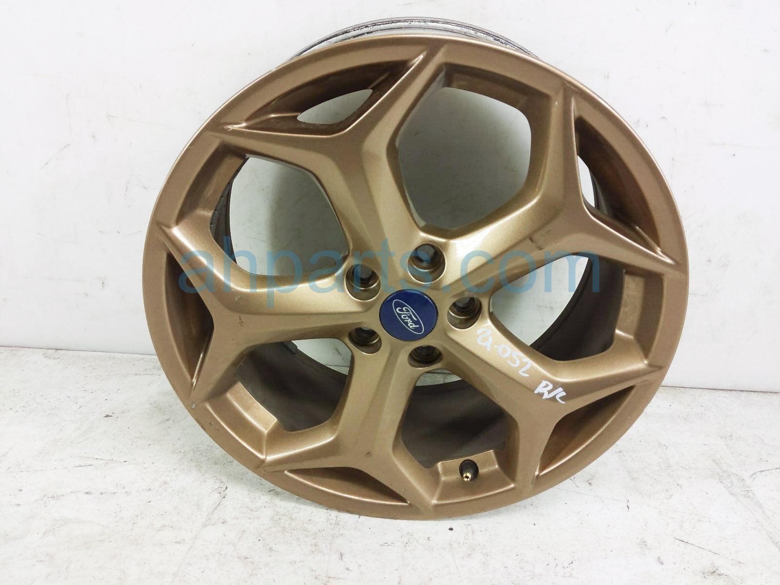 $125 Ford RR/LH WHEEL / RIM - PAINTED GOLD $125 Ford RR/LH WHEEL / RIM - PAINTED GOLD