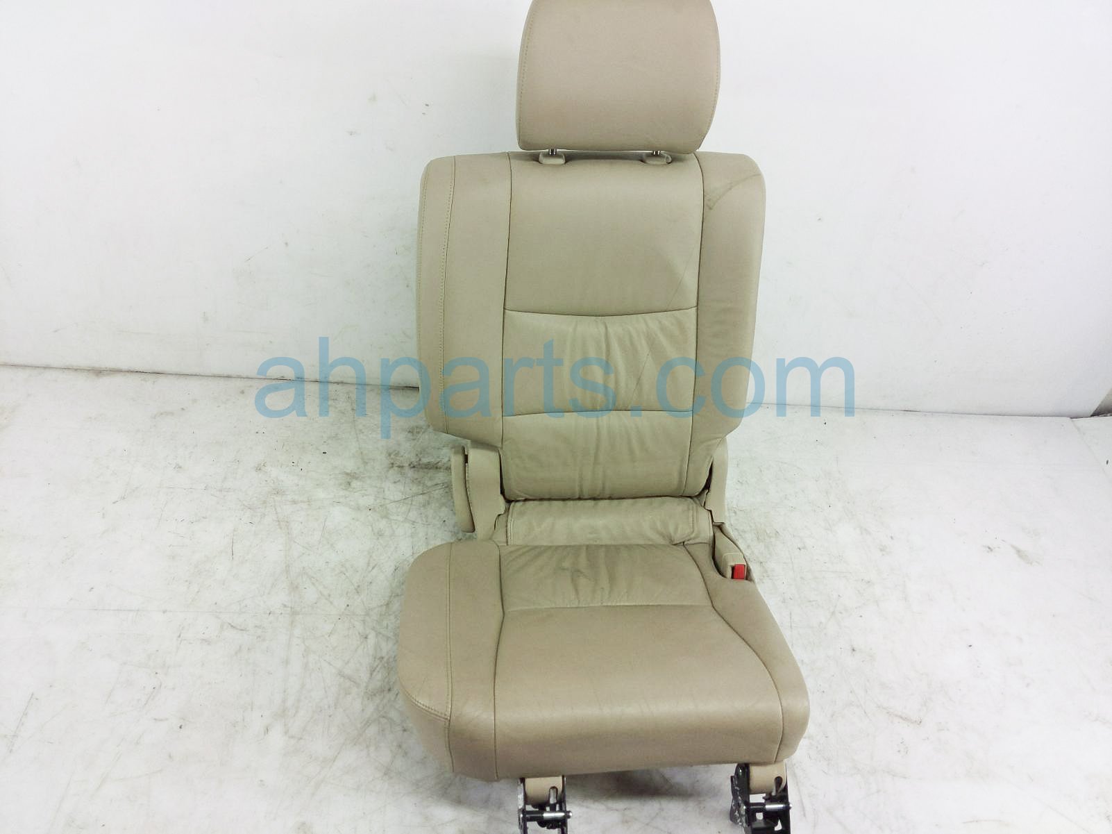 $150 Lexus 2ND ROW RH SEAT - TAN/IVORY LEATHER $150 Lexus 2ND ROW RH SEAT - TAN/IVORY LEATHER