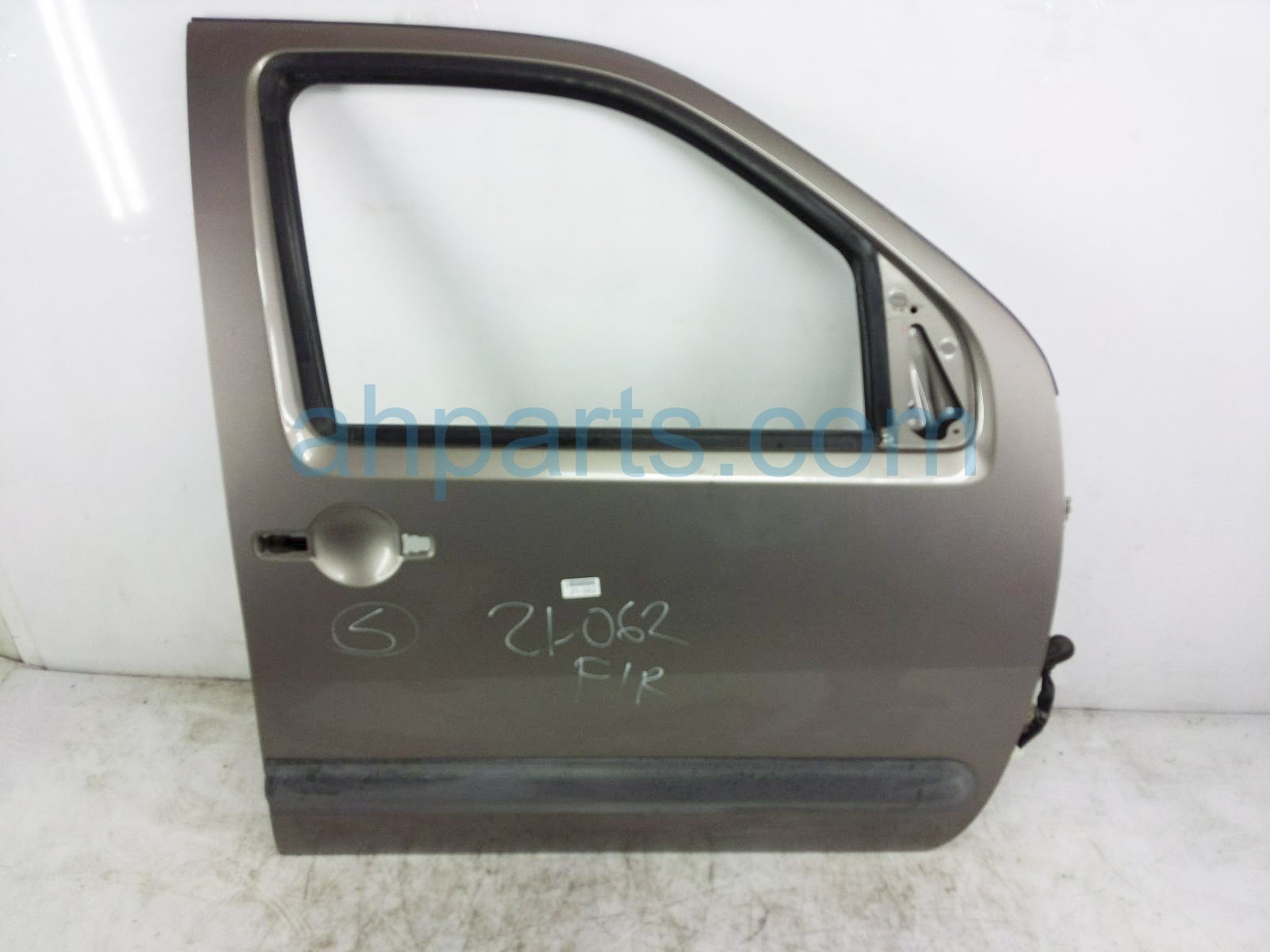 $99 Nissan FR/RH DOOR - SILVER - SHELL ONLY $99 Nissan FR/RH DOOR - SILVER - SHELL ONLY