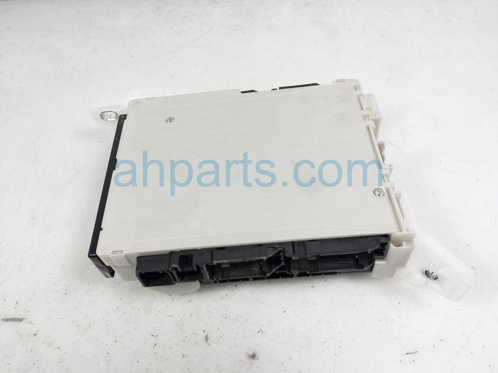 Sold 2020 Toyota Corolla Multiplex Netowork Box Control Unit 89221 