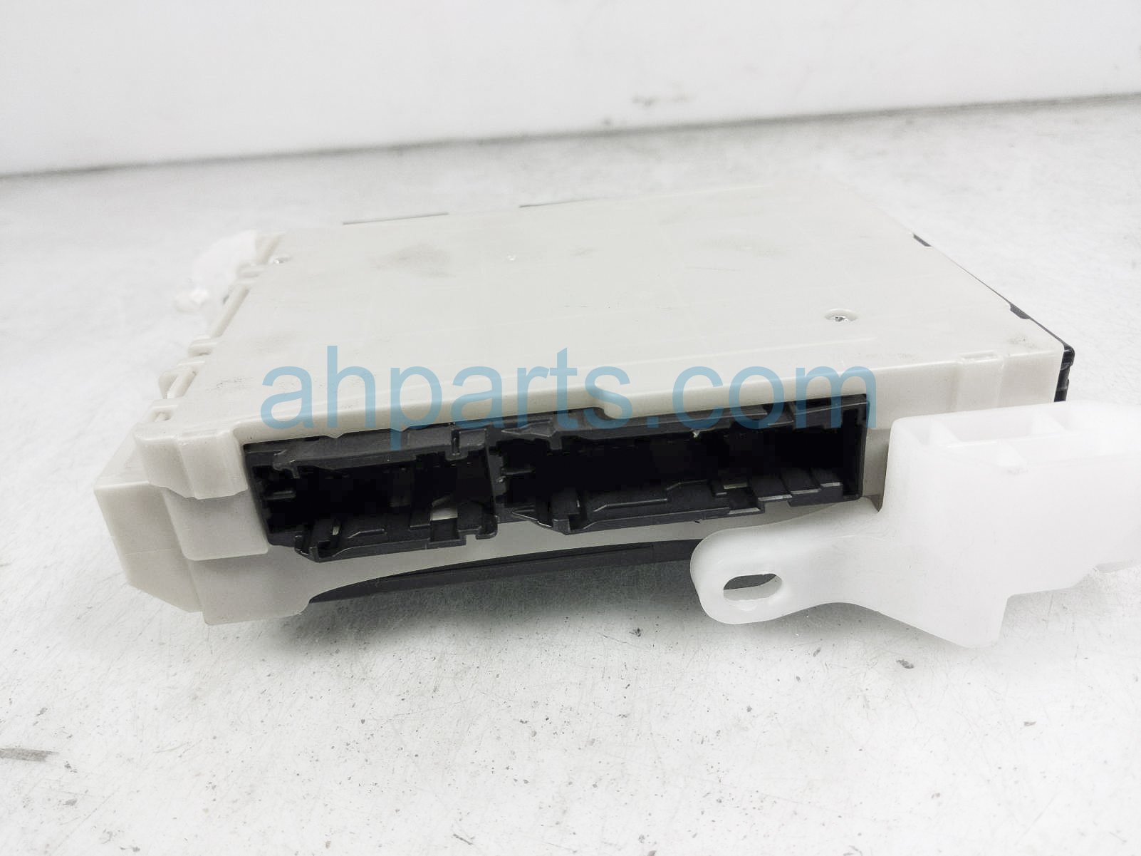 Sold 2020 Toyota Corolla Multiplex Netowork Box Control Unit 89221 