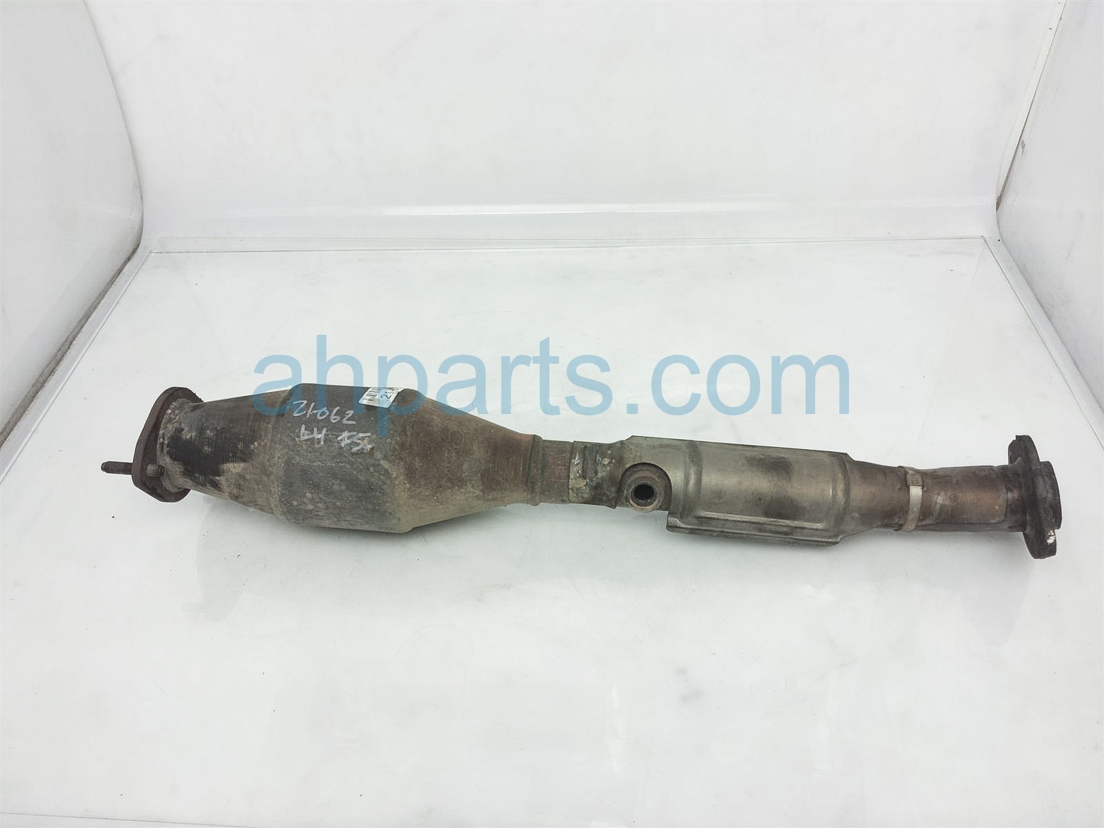 $325 Nissan LH EXHAUST PIPE & CONVERTER ASSY