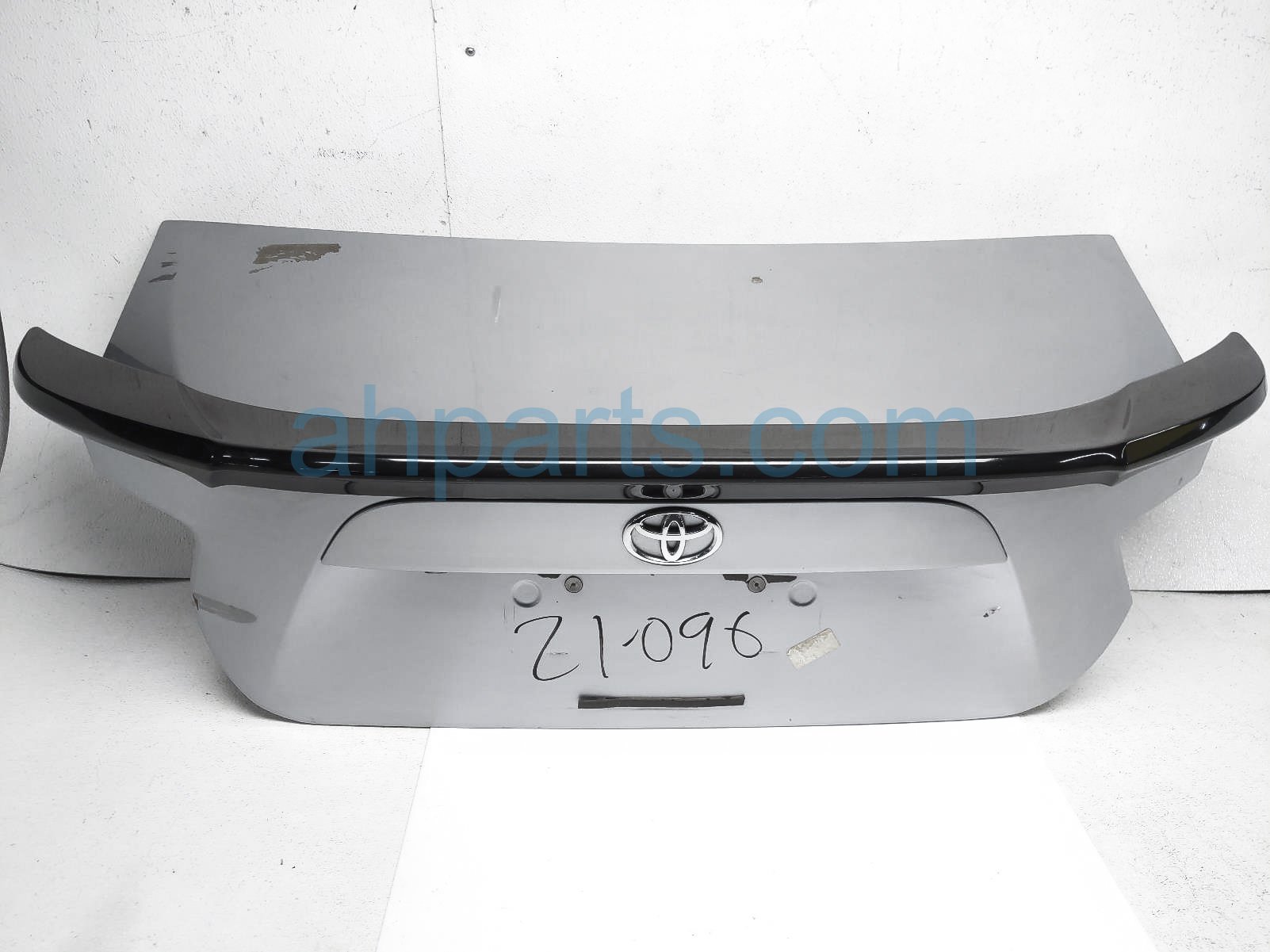 $200 Toyota TRUNK / DECKLID - SILVER - LH DENT $200 Toyota TRUNK / DECKLID - SILVER - LH DENT