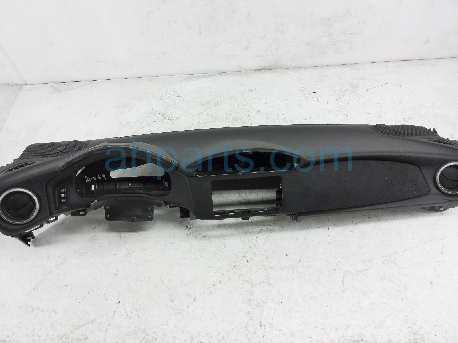 $250 Toyota DASHBOARD W/ AIRBAG