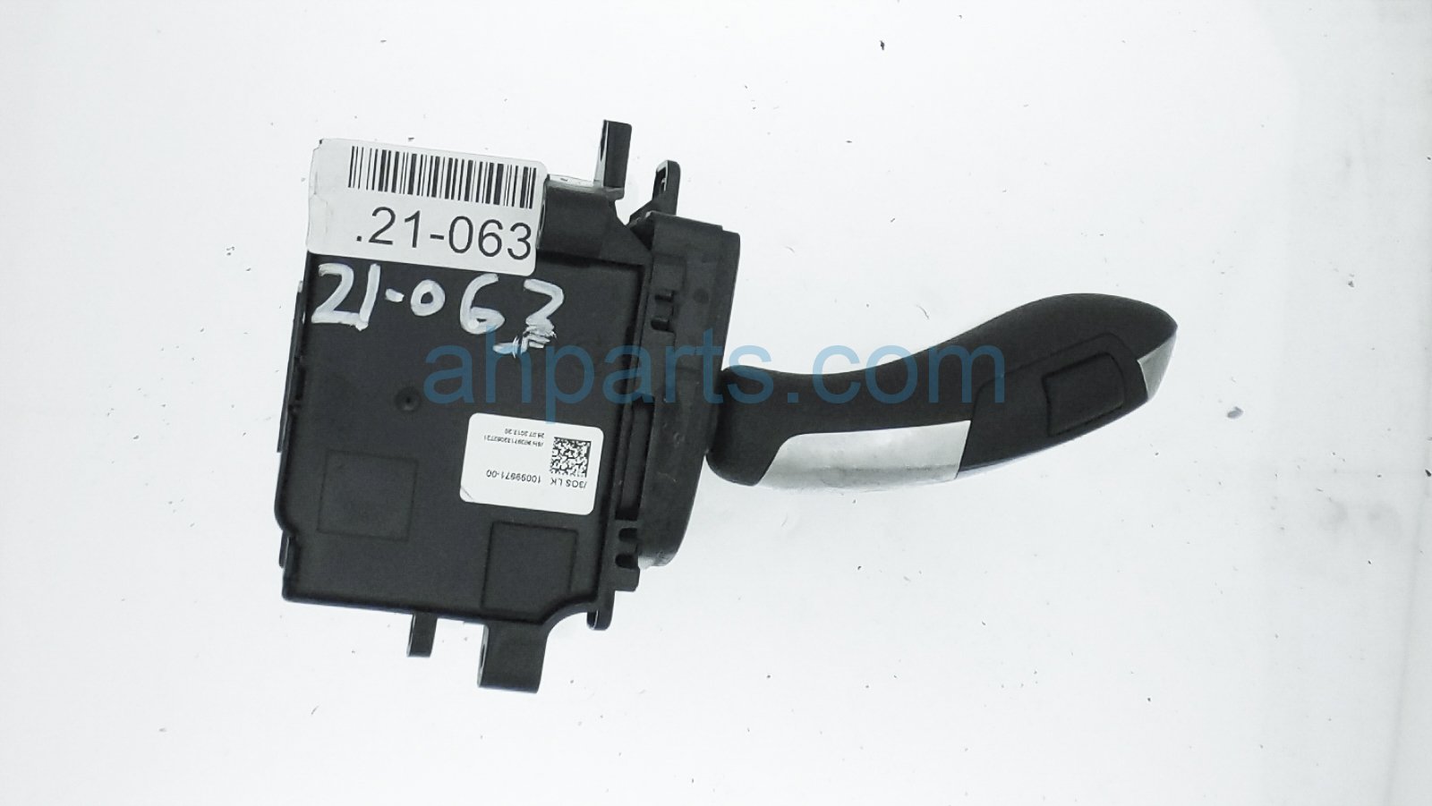 $125 BMW GEAR SELECTOR KNOB ASSY $125 BMW GEAR SELECTOR KNOB ASSY