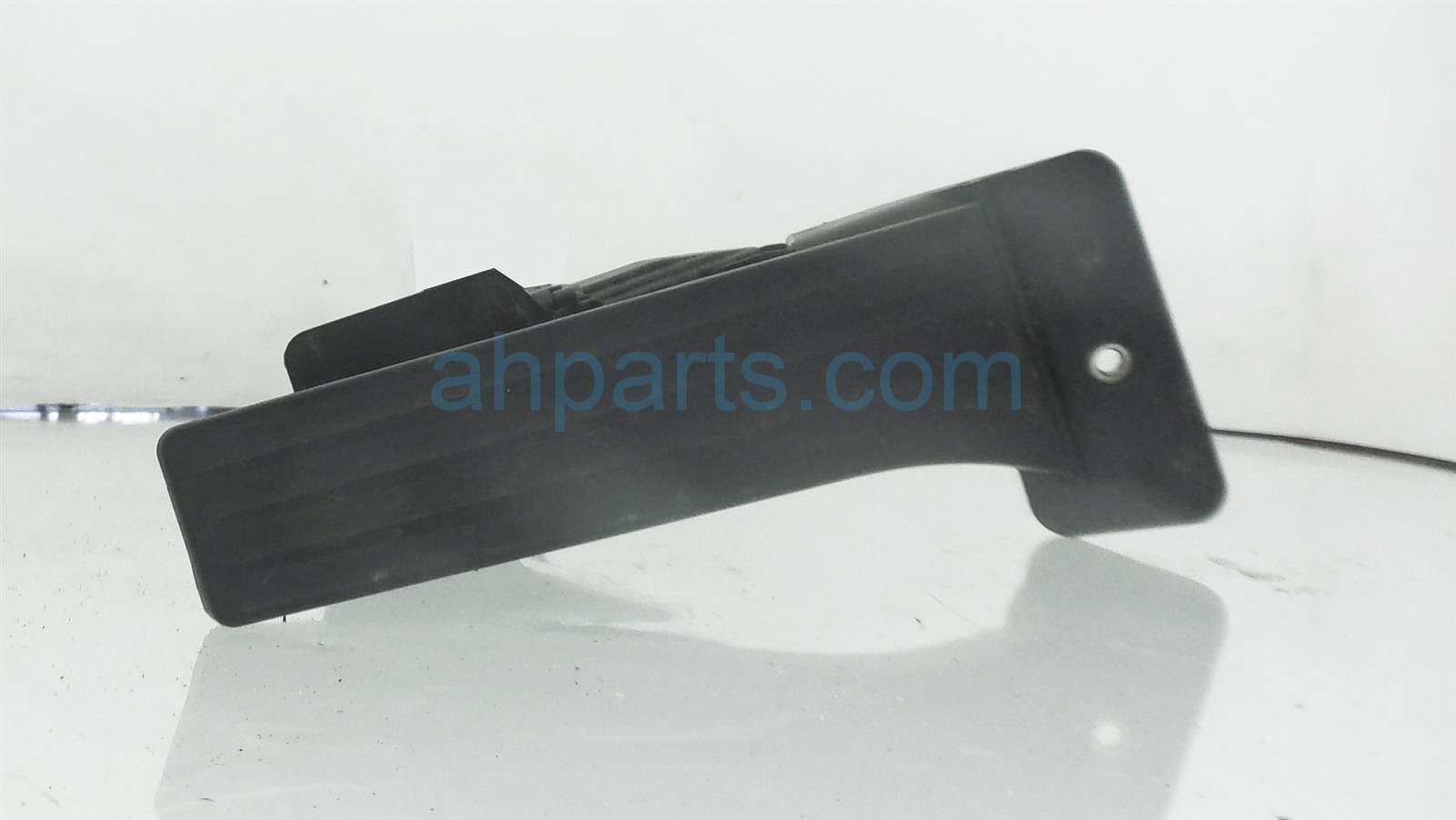 $25 BMW GAS / ACCELERATOR PEDAL ASSY