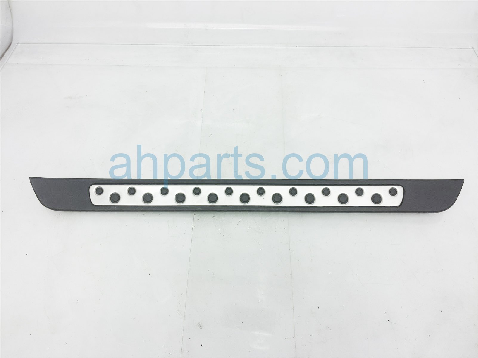 $20 Toyota RH DOOR SILL PLATE ASSY $20 Toyota RH DOOR SILL PLATE ASSY