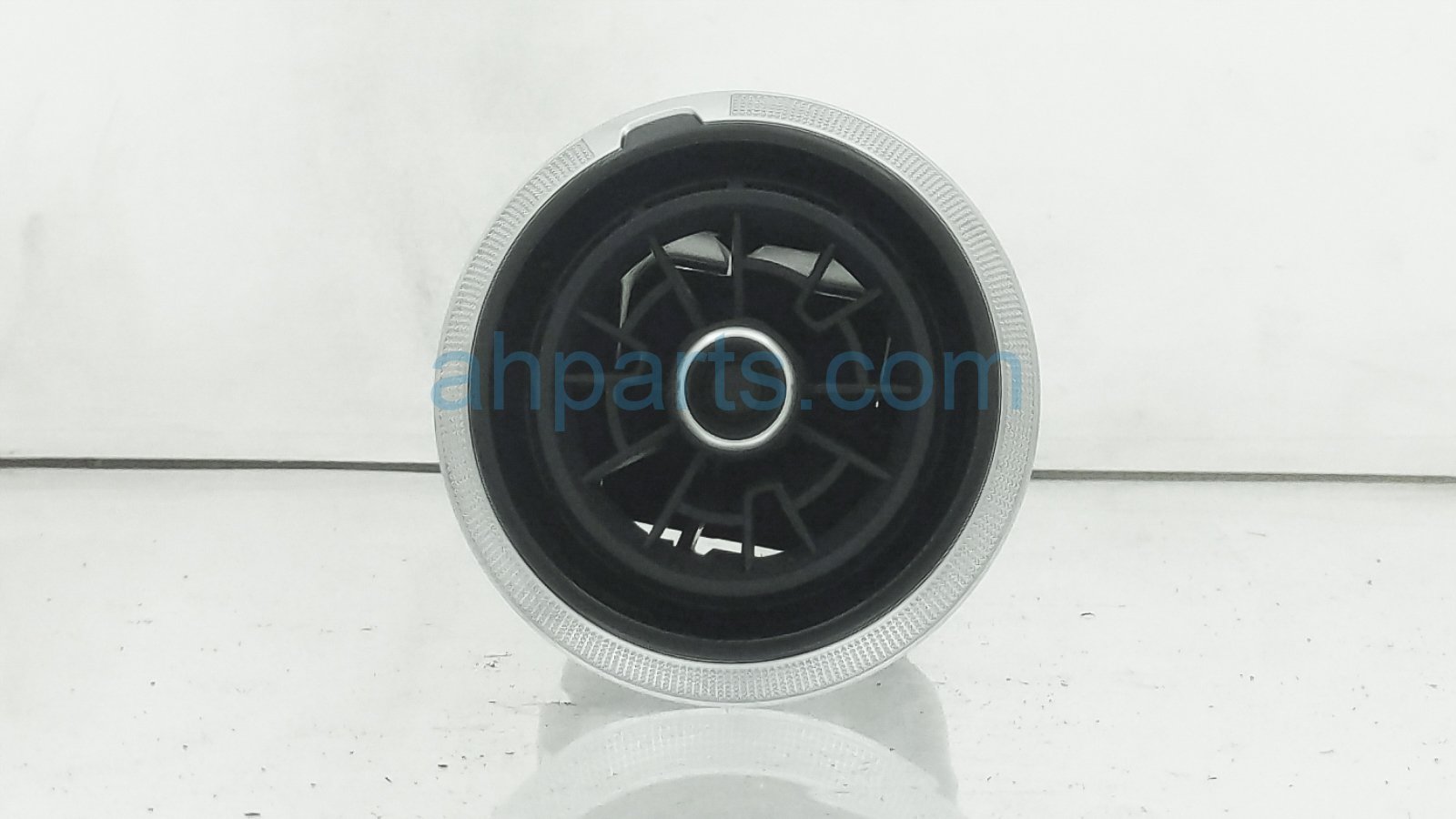 $20 Audi DASH AIR VENT OUTLET ASSY $20 Audi DASH AIR VENT OUTLET ASSY