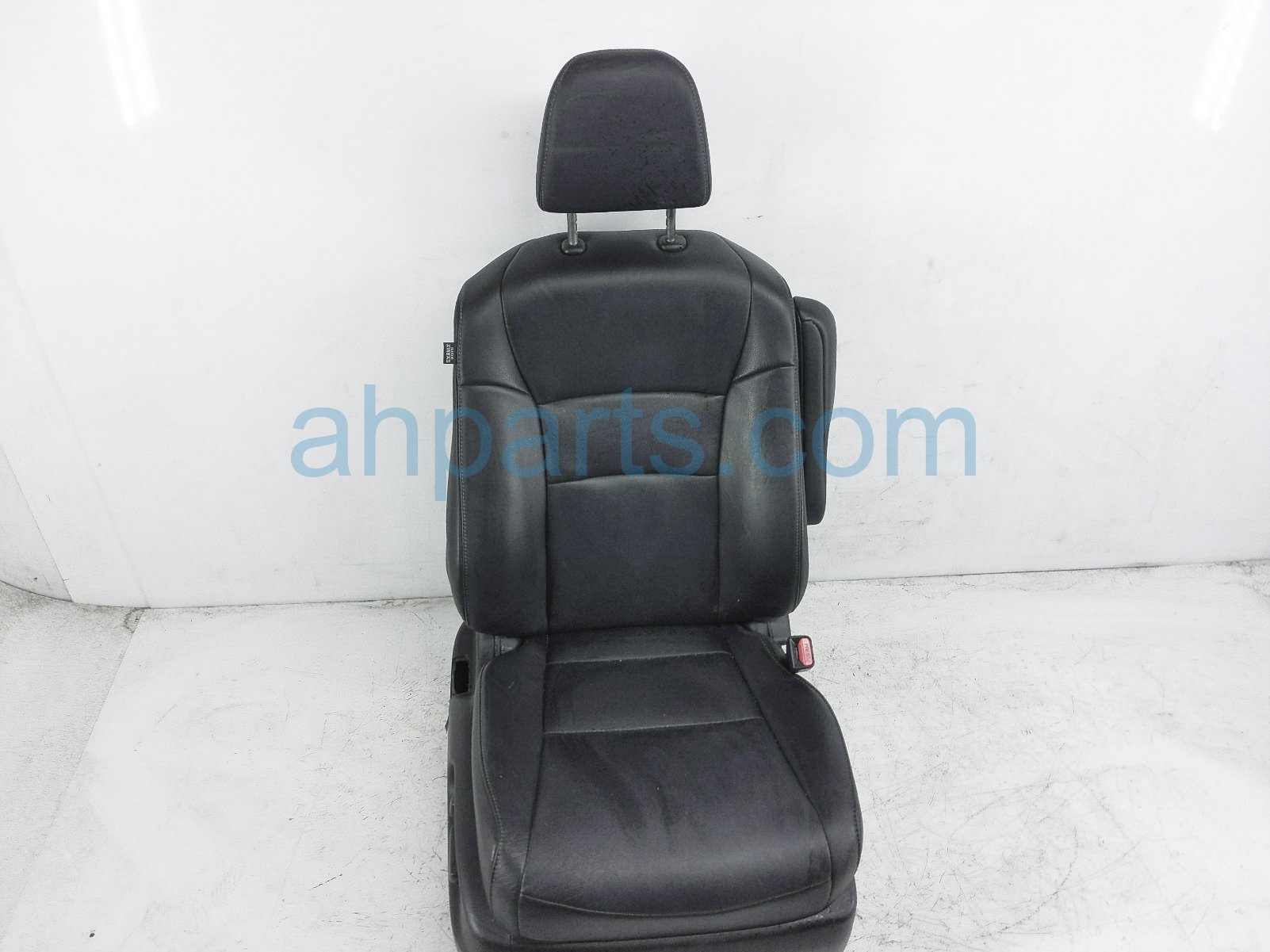 $150 Honda FR/RH SEAT - BLACK - W/O AIRBAG*