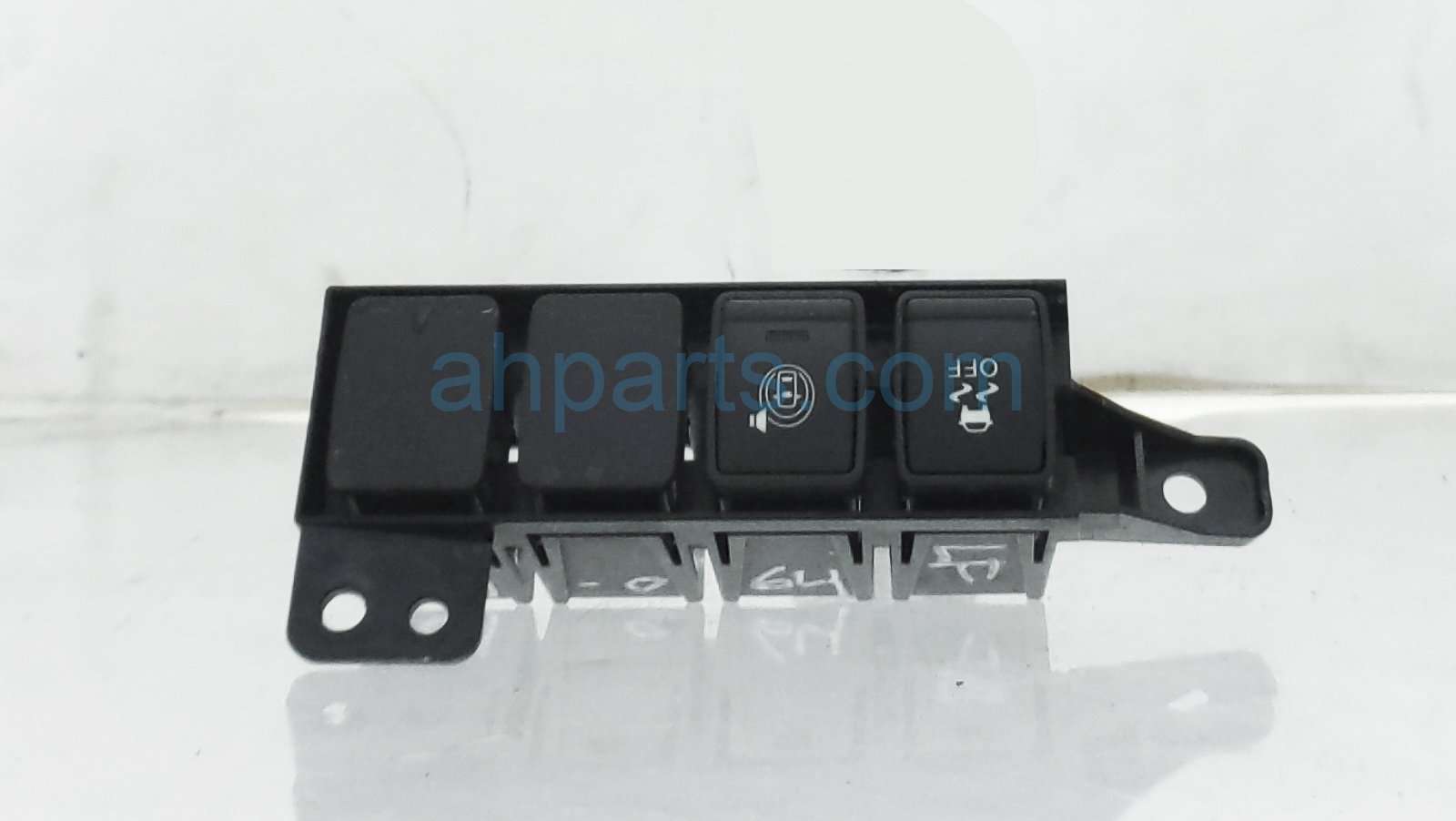 $24 Nissan VDC/WARNING SAFETY SWITCH ASSY