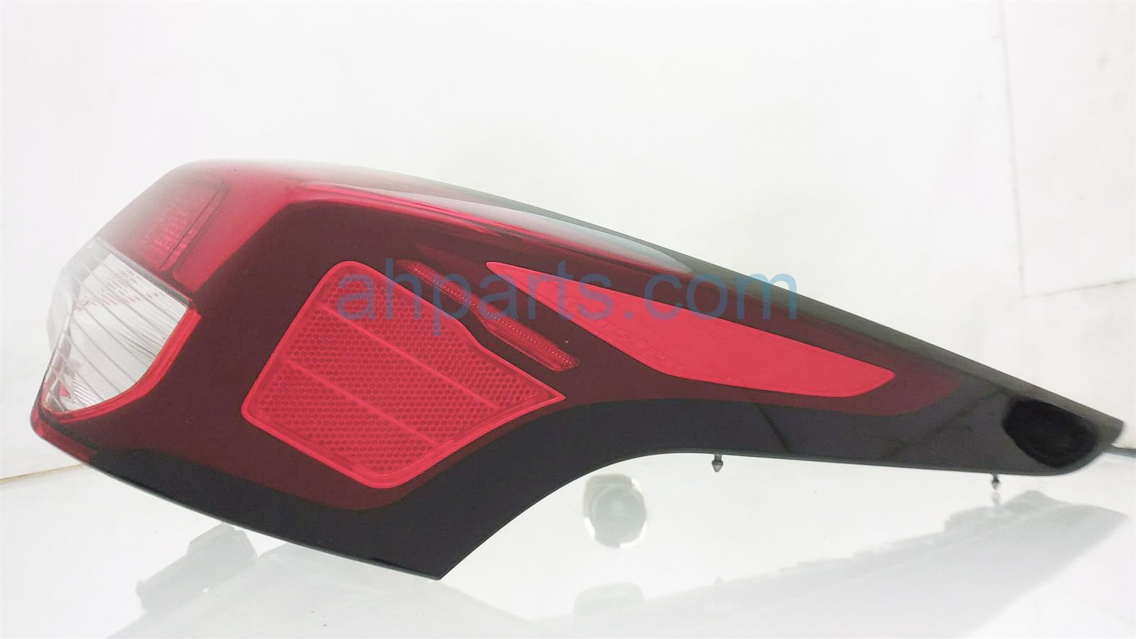 $125 Hyundai RH TAIL LAMP (ON BODY) - LED $125 Hyundai RH TAIL LAMP (ON BODY) - LED
