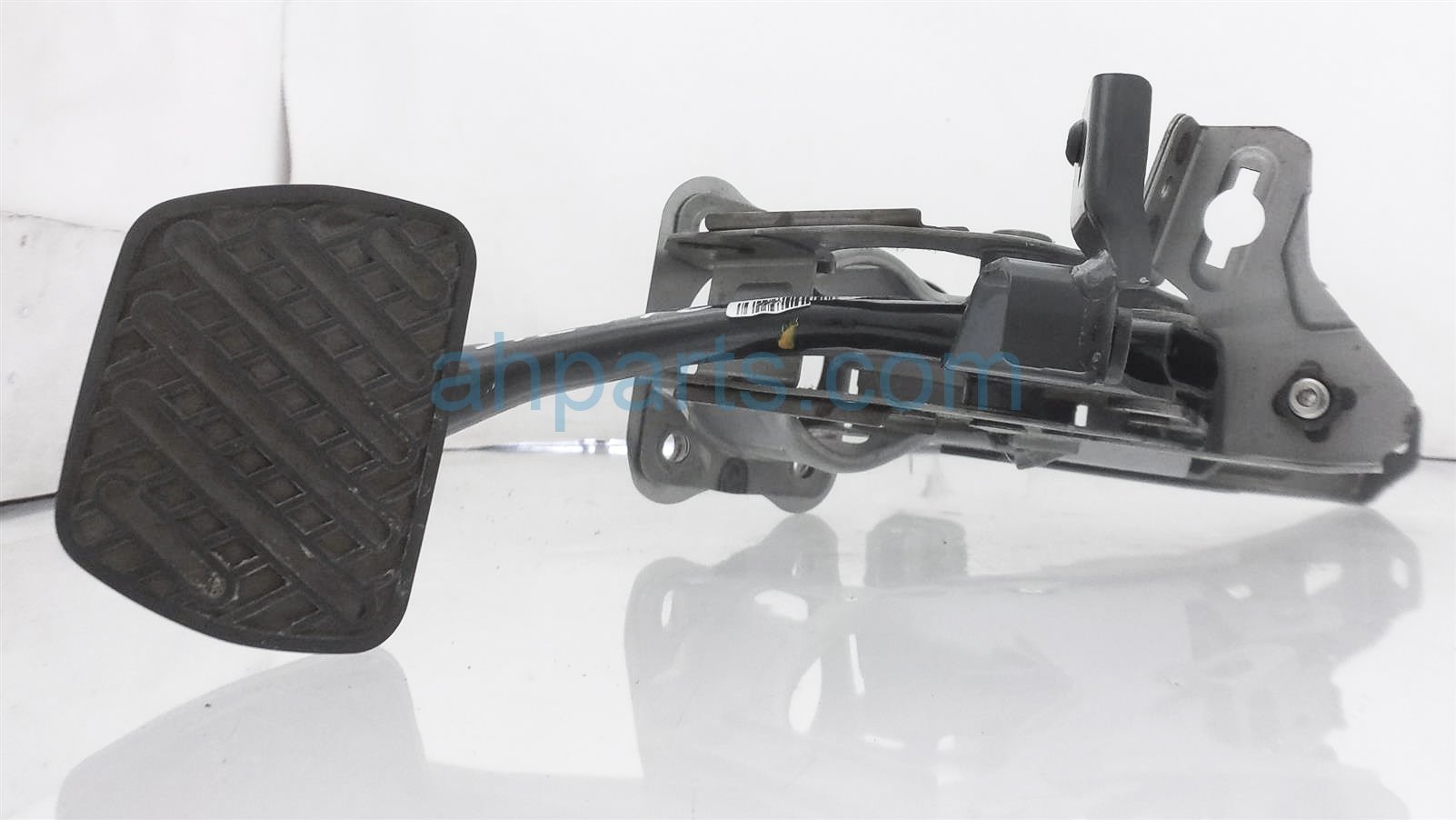 $25 Infiniti BRAKE PEDAL ASSY $25 Infiniti BRAKE PEDAL ASSY
