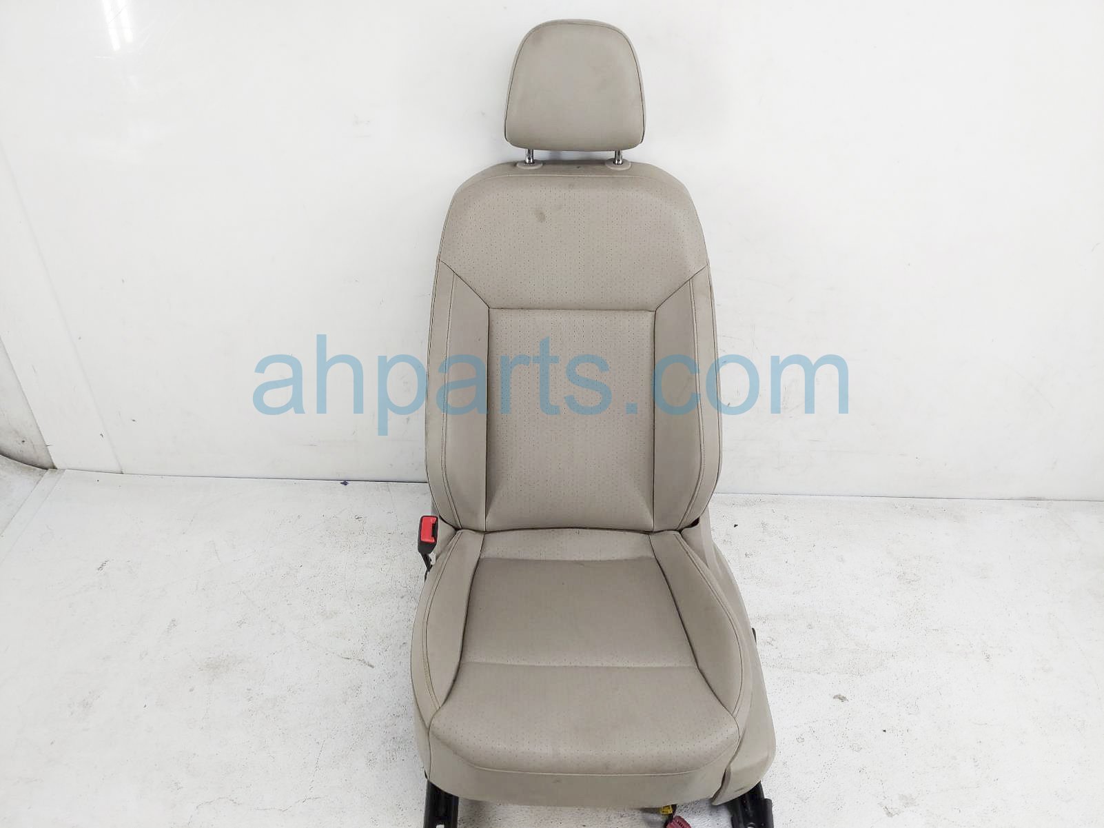 $195 Volkswagen FR/LH DRIVER SEAT - BEIGE LEATHER $195 Volkswagen FR/LH DRIVER SEAT - BEIGE LEATHER