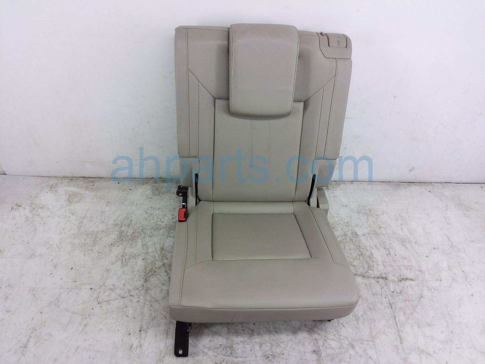 $100 Volkswagen 3RD ROW DRIVER SEAT - BEIGE