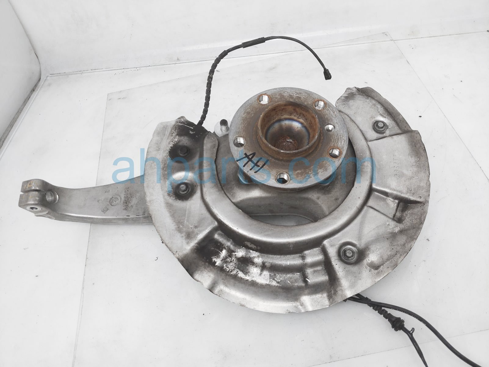 $60 BMW FR/LH SPINDLE KNUCKLE HUB $60 BMW FR/LH SPINDLE KNUCKLE HUB