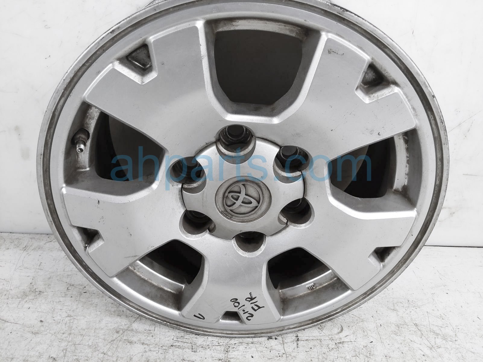 $90 Toyota FR/RH WHEEL / RIM - CURB RASH $90 Toyota FR/RH WHEEL / RIM - CURB RASH
