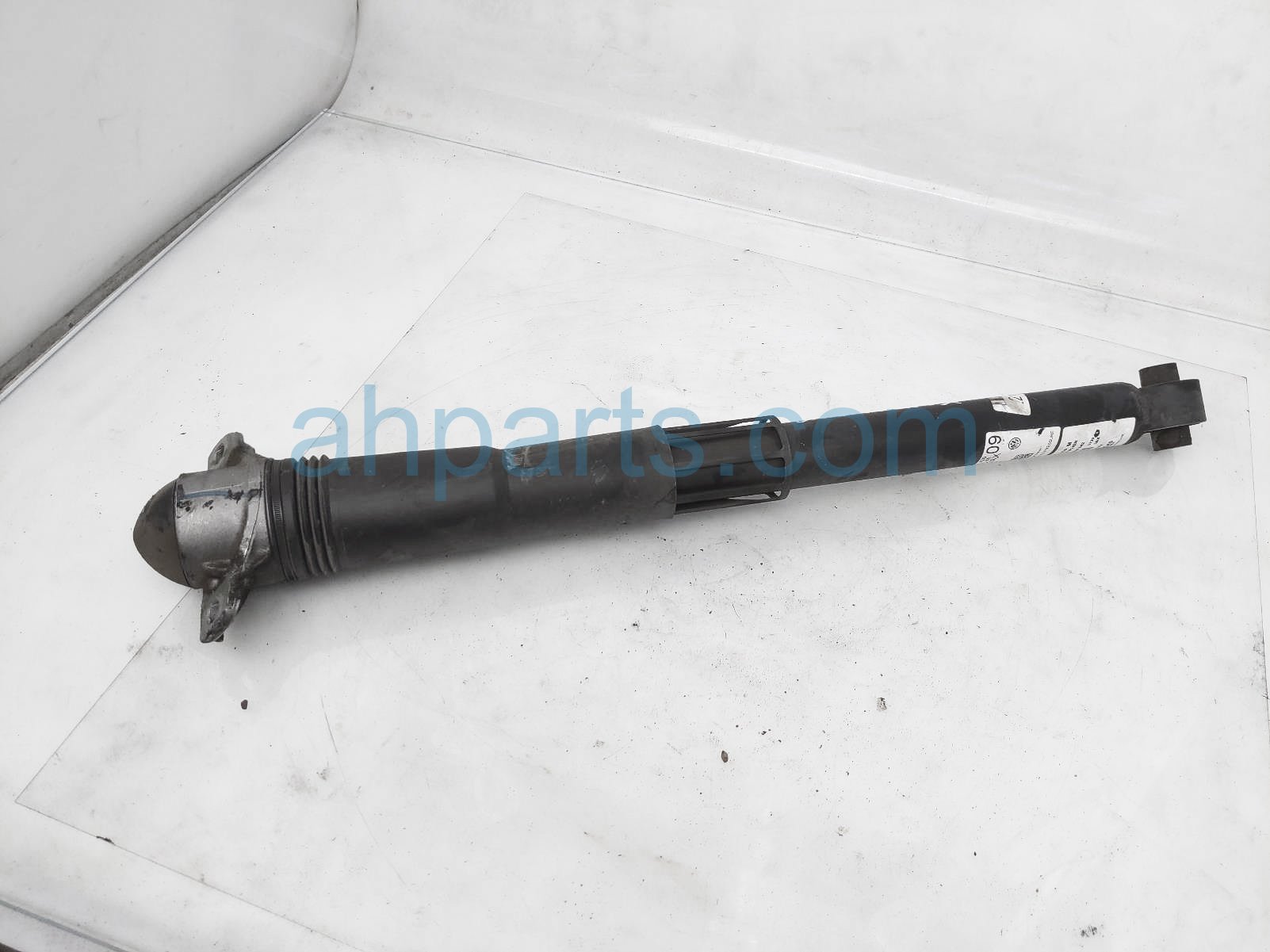 $60 Volkswagen RR/LH SHOCK ABSORBER $60 Volkswagen RR/LH SHOCK ABSORBER