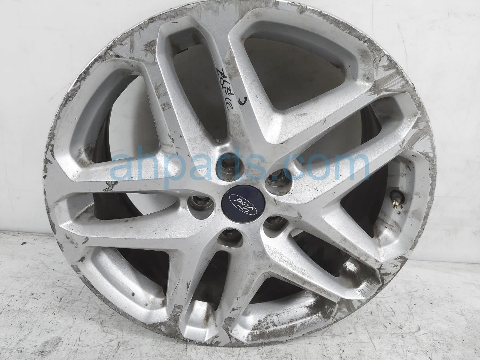$75 Ford RR/RH WHEEL / RIM - CURB RSAH $75 Ford RR/RH WHEEL / RIM - CURB RSAH