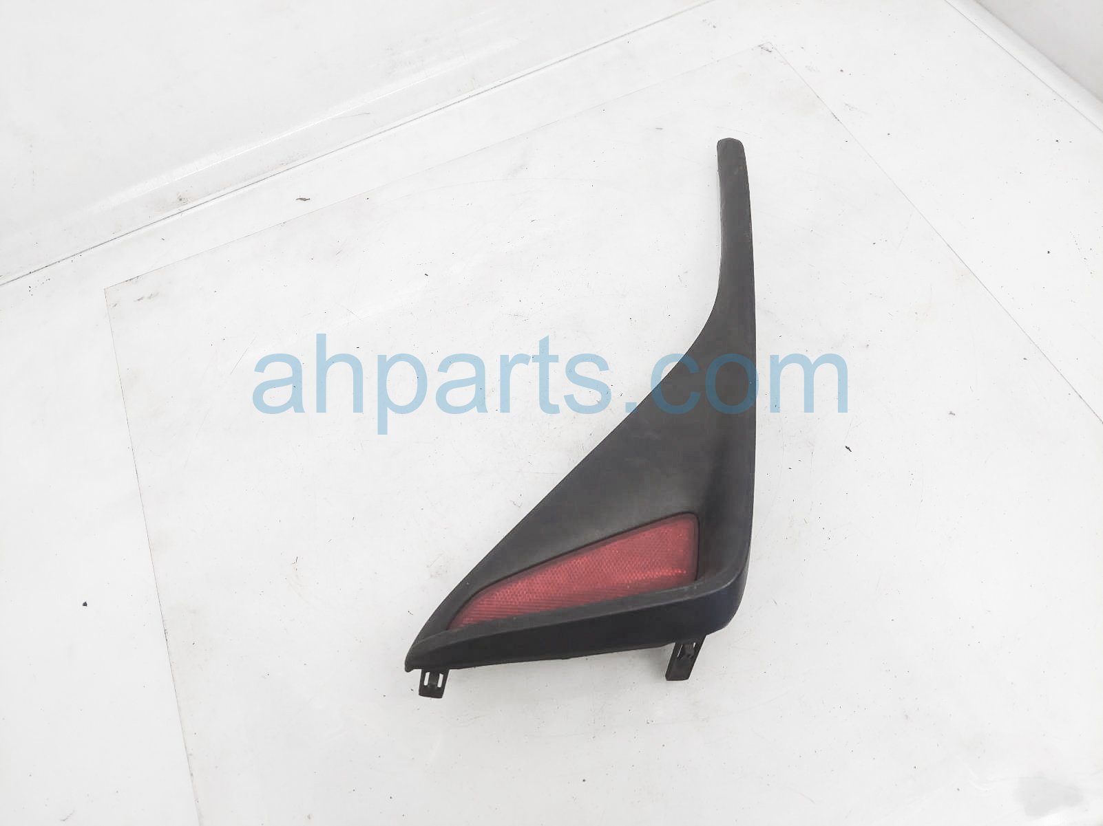 $25 Toyota RR/RH BUMPER TRIM W/ REFLECTOR ASSY $25 Toyota RR/RH BUMPER TRIM W/ REFLECTOR ASSY