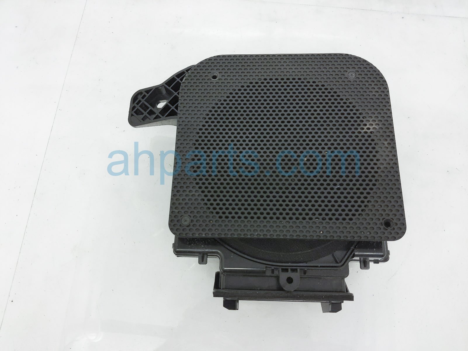 $35 BMW RH DOOR SPEAKER (CENTRAL BASS)