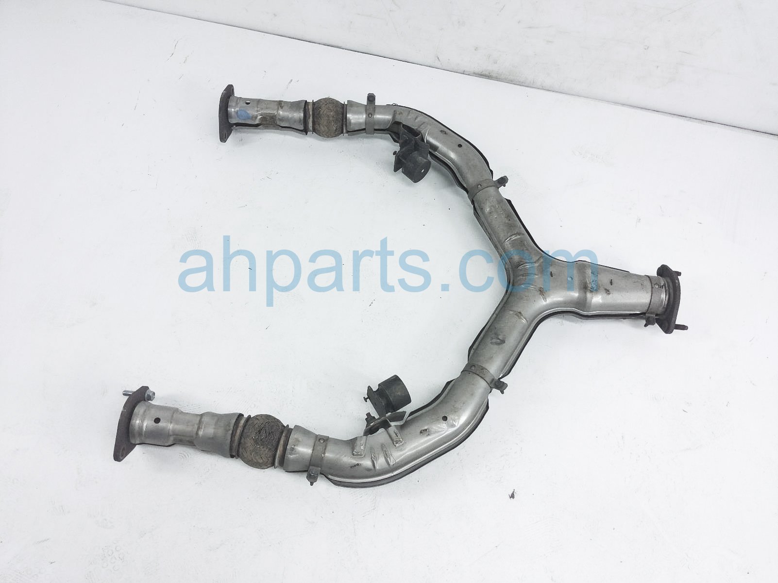 $75 Nissan EXHAUST FRONT Y PIPE $75 Nissan EXHAUST FRONT Y PIPE