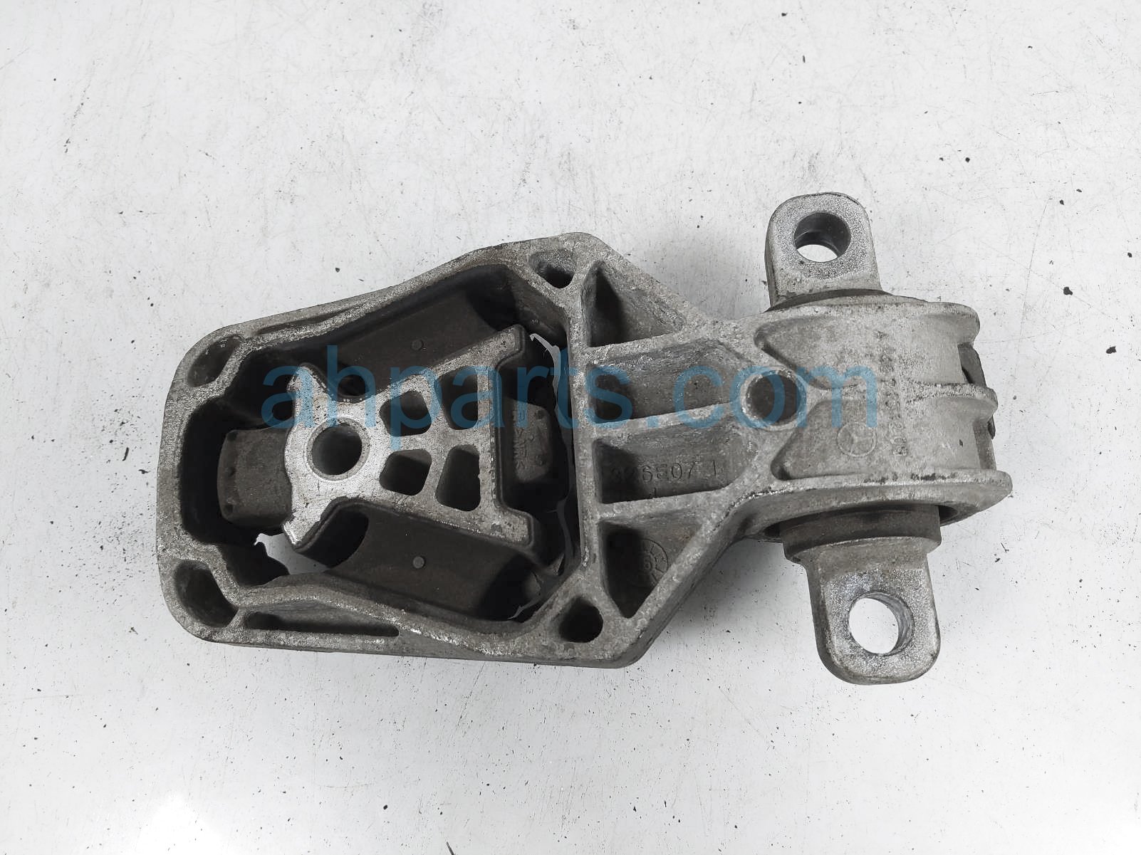 $25 Mercedes LOWER PENDULAR SUPPORT MOUNT $25 Mercedes LOWER PENDULAR SUPPORT MOUNT