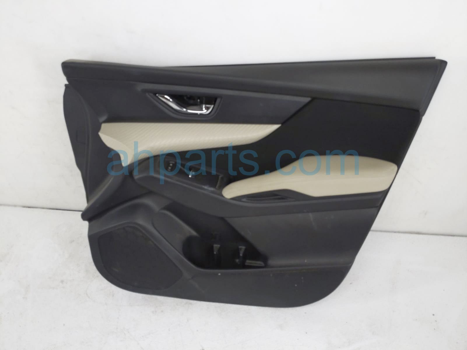 $99 Subaru FR/RH INTERIOR DOOR PANEL - TAN $99 Subaru FR/RH INTERIOR DOOR PANEL - TAN