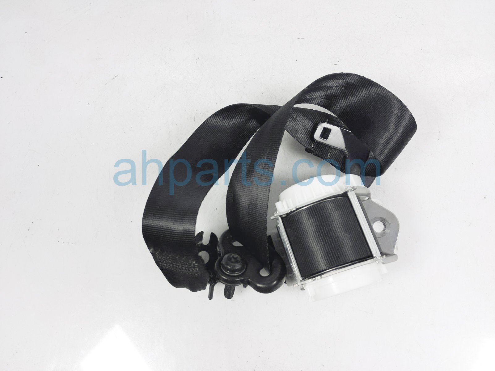 $34 Ford 2ND ROW LH SEAT BELT - BLACK