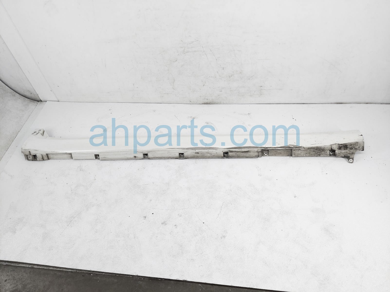 $90 Infiniti RH SIDE SKIRT / MOLDING - WHITE*