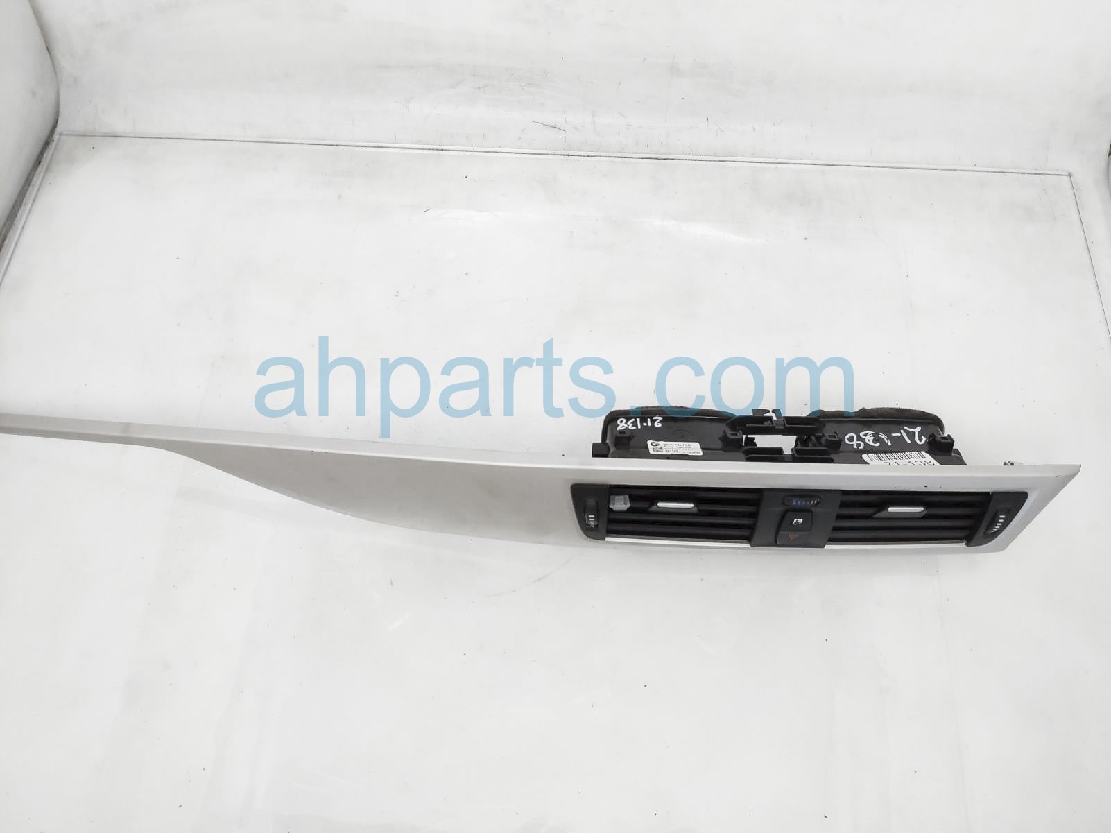 $30 BMW FRONT DASH AIR VENTS W/ BEZEL-SILVER $30 BMW FRONT DASH AIR VENTS W/ BEZEL-SILVER