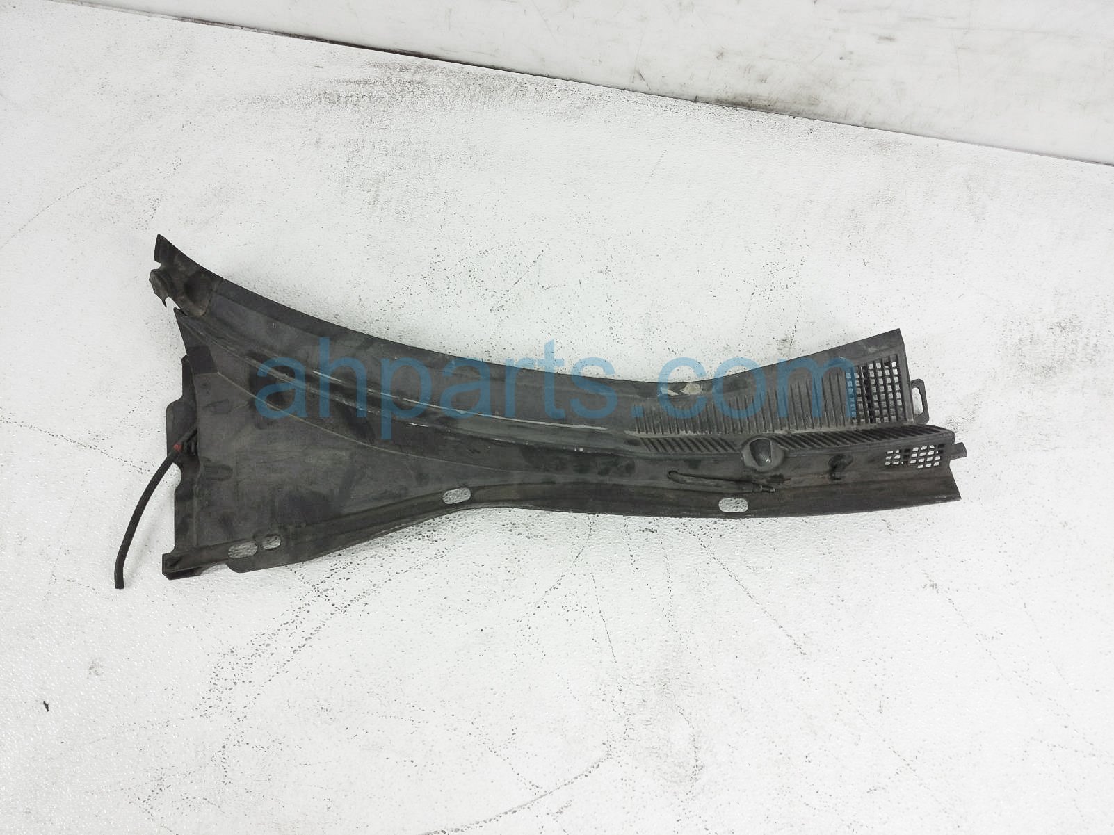 $25 Mazda RH WINDSHIELD COWL ASSY $25 Mazda RH WINDSHIELD COWL ASSY