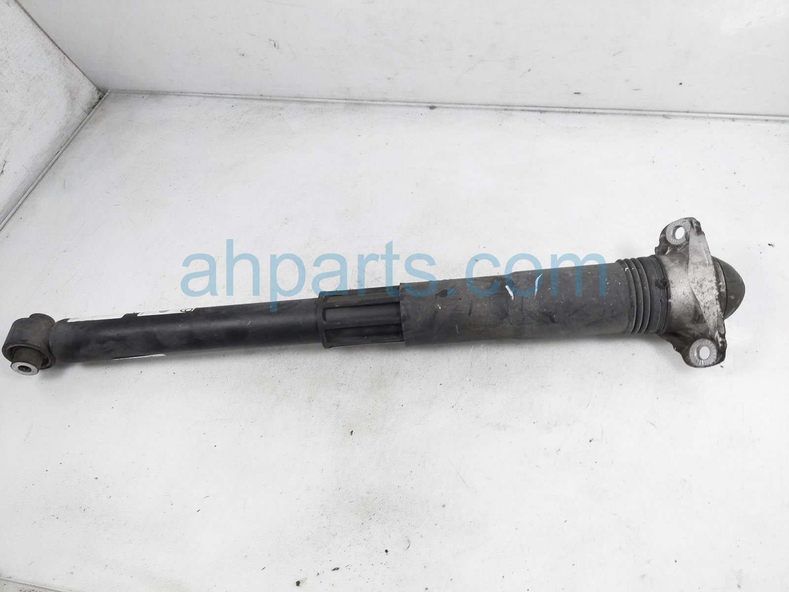 $40 Volkswagen RR/RH SHOCK ABSORBER $40 Volkswagen RR/RH SHOCK ABSORBER