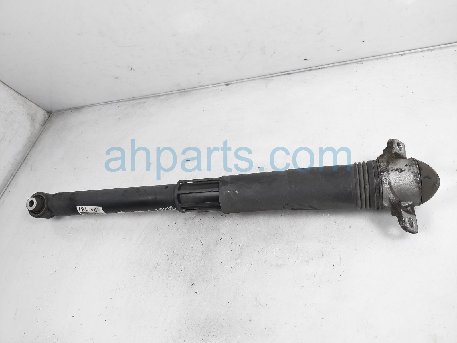 $40 Volkswagen RR/LH SHOCK ABSORBER $40 Volkswagen RR/LH SHOCK ABSORBER