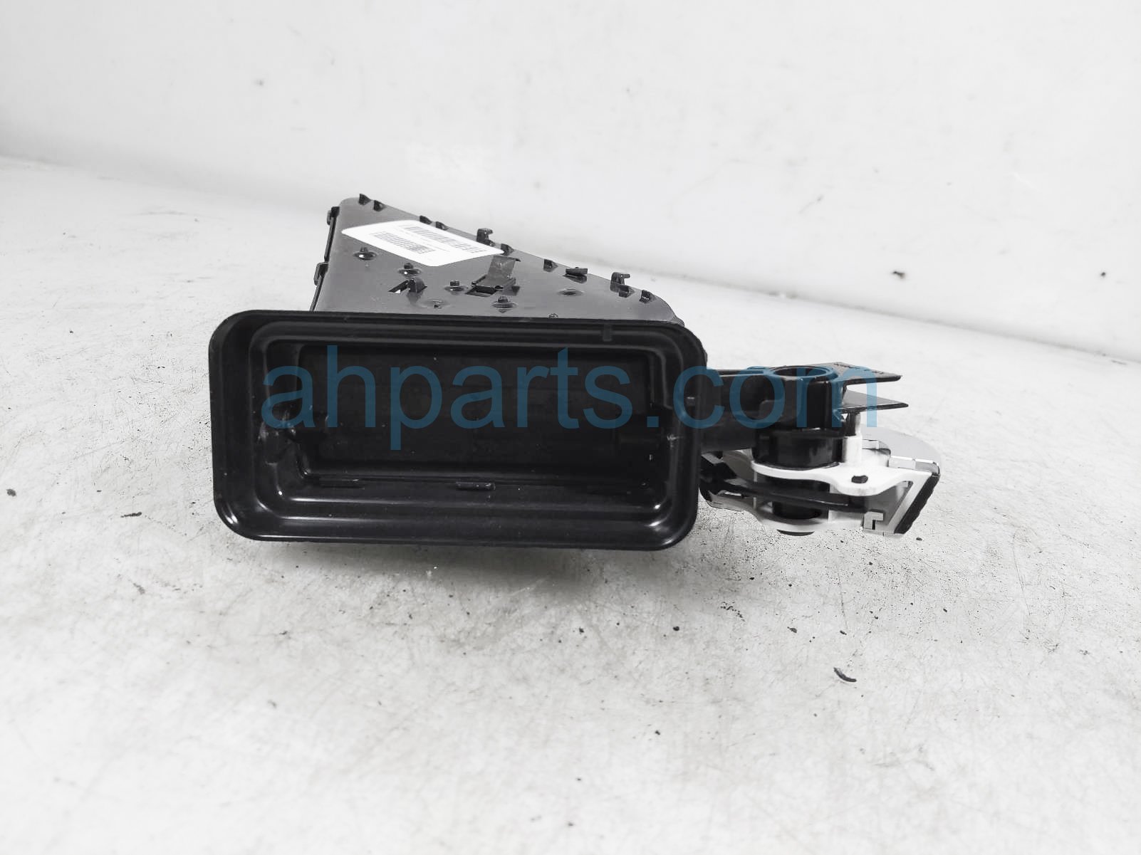 $20 Ford LH CENTER DASH AIR VENT OUTLET ASSY
